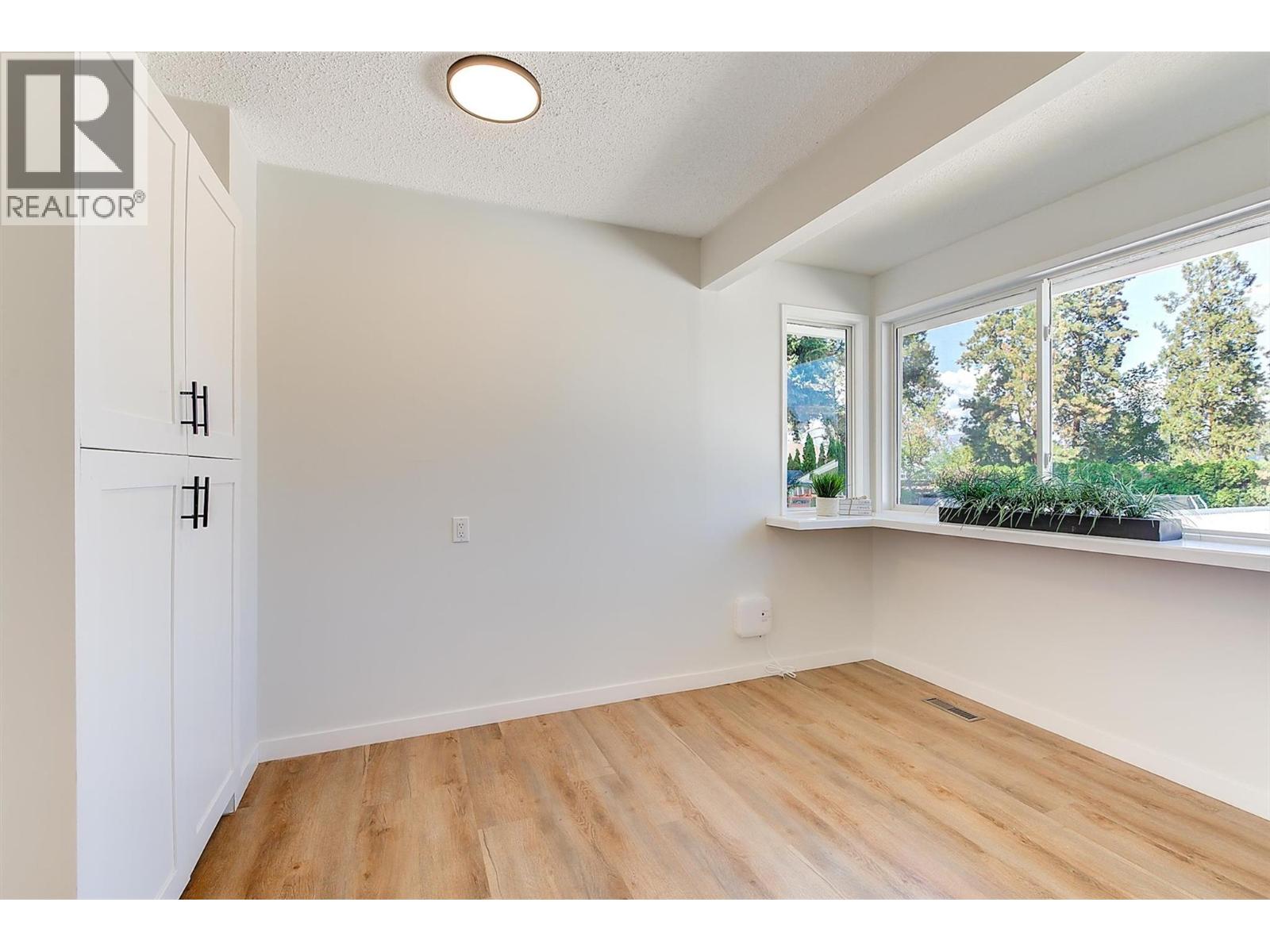  694 Tozer Avenue, Kelowna