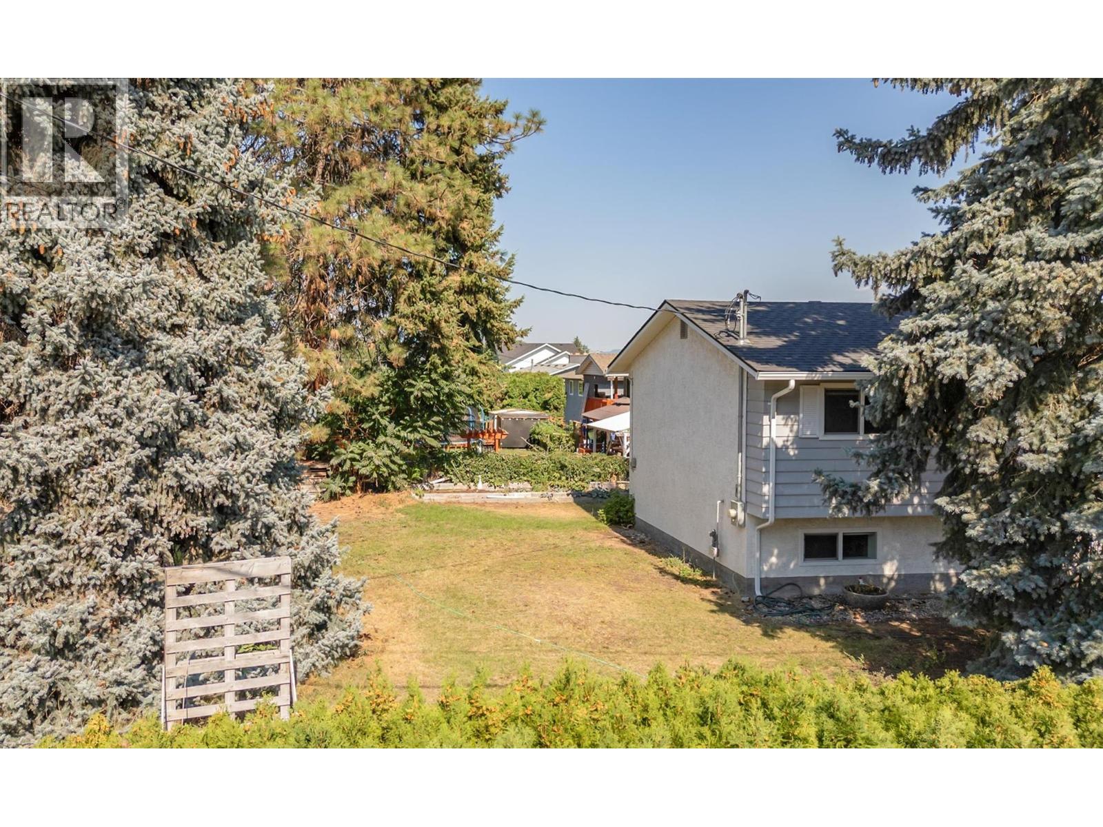  694 Tozer Avenue, Kelowna