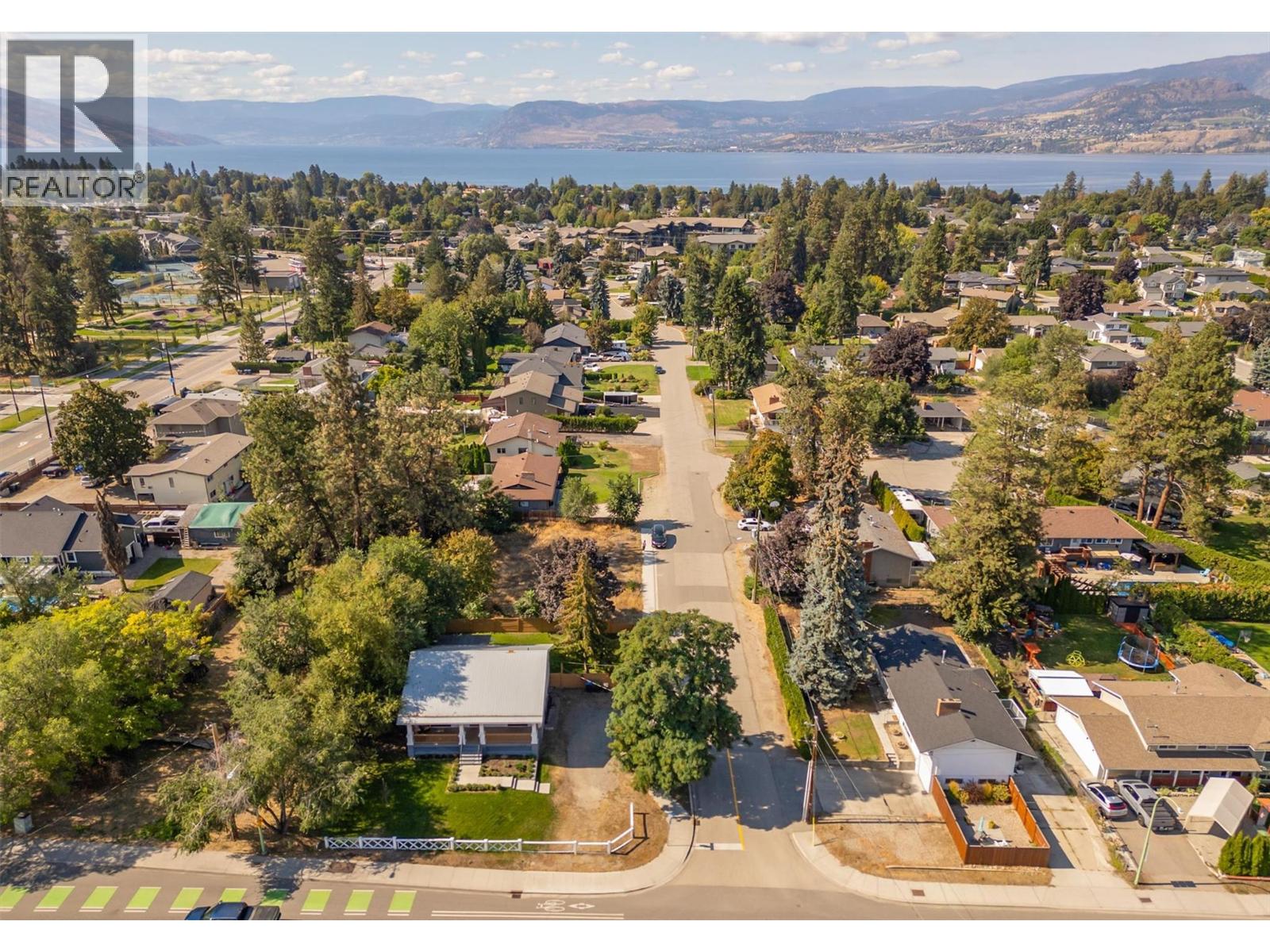  694 Tozer Avenue, Kelowna