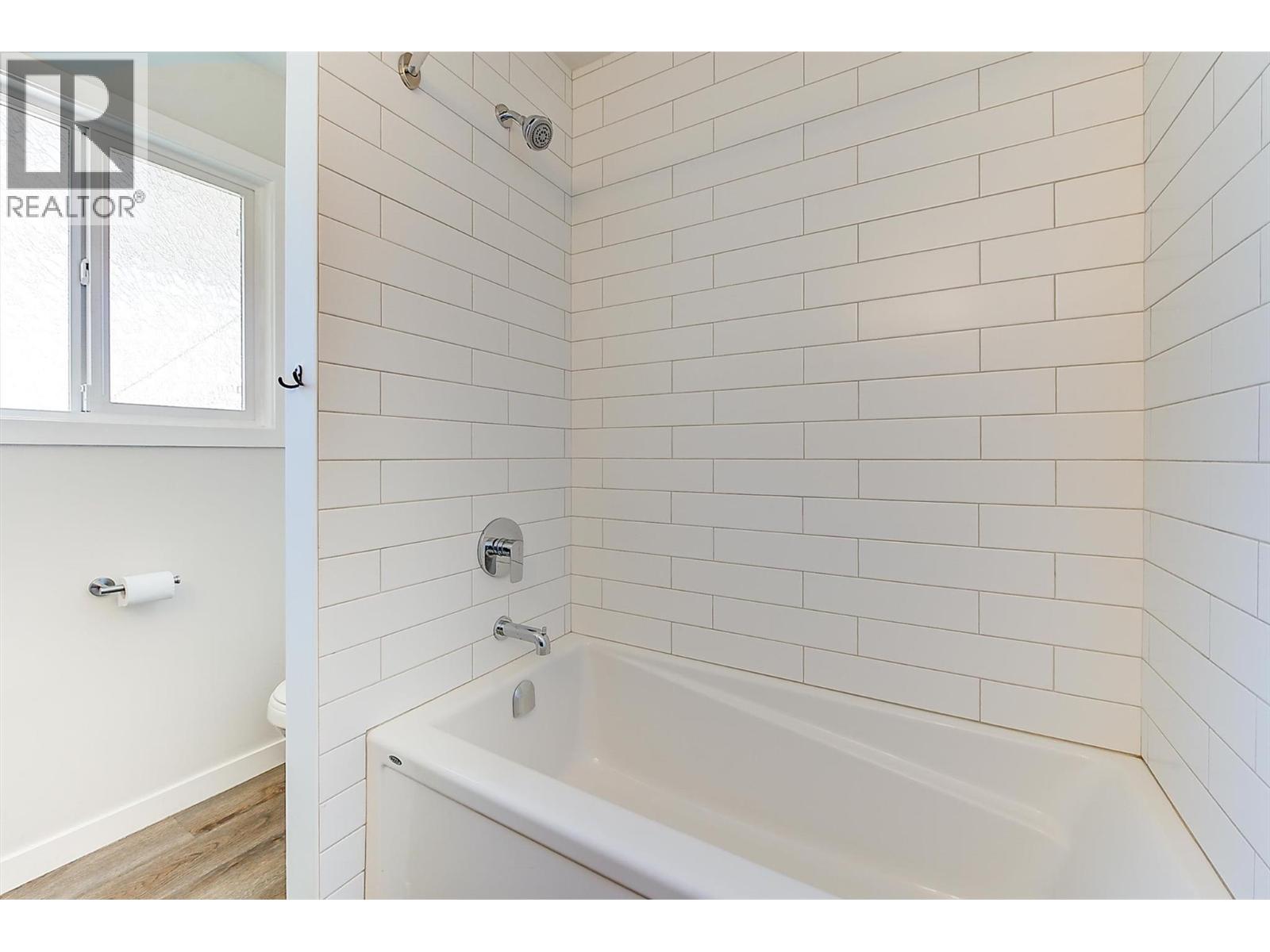  694 Tozer Avenue, Kelowna