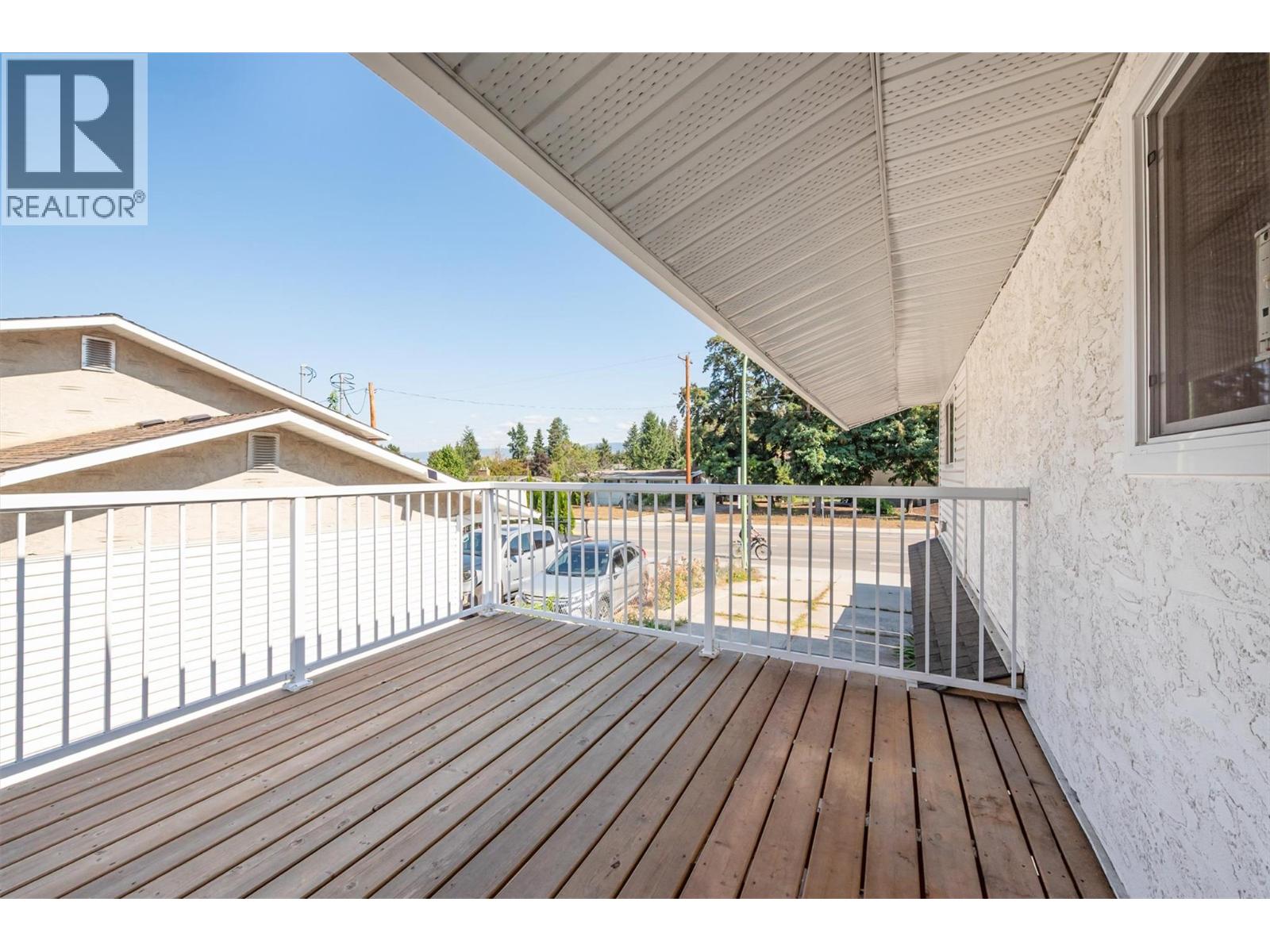  694 Tozer Avenue, Kelowna