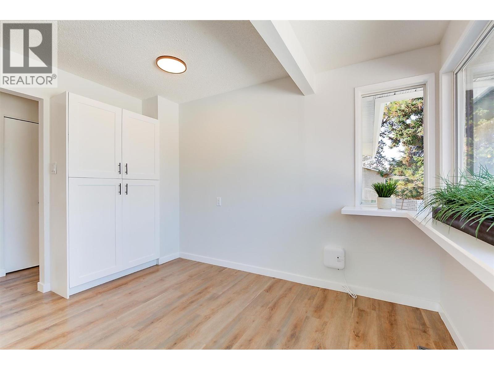  694 Tozer Avenue, Kelowna