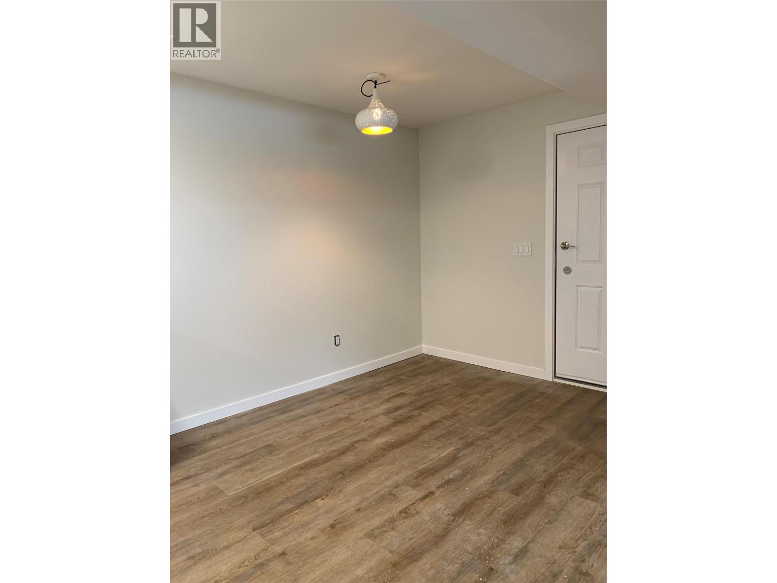  694 Tozer Avenue, Kelowna