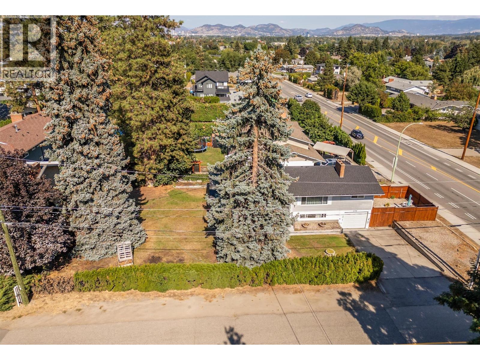  694 Tozer Avenue, Kelowna