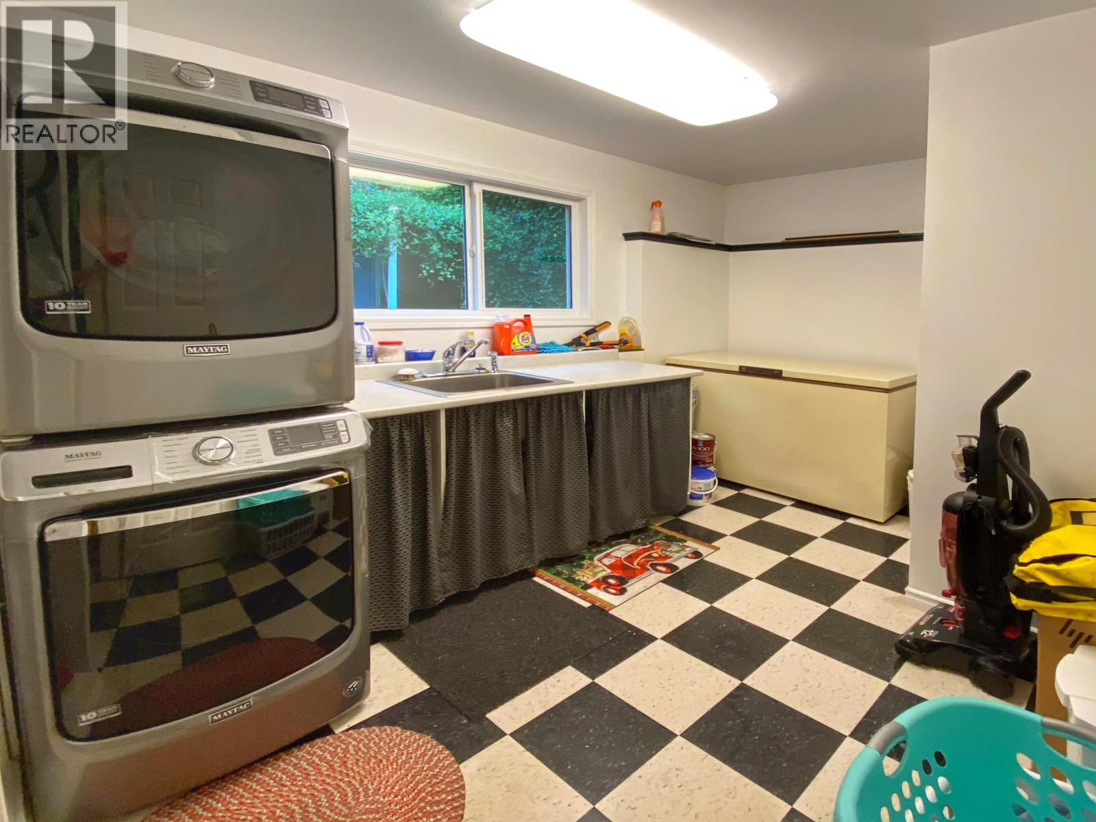 1824 KOOTENAY AVENUE