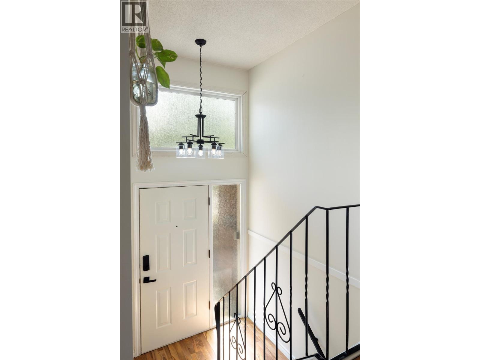  1420 Bernard Avenue, Kelowna