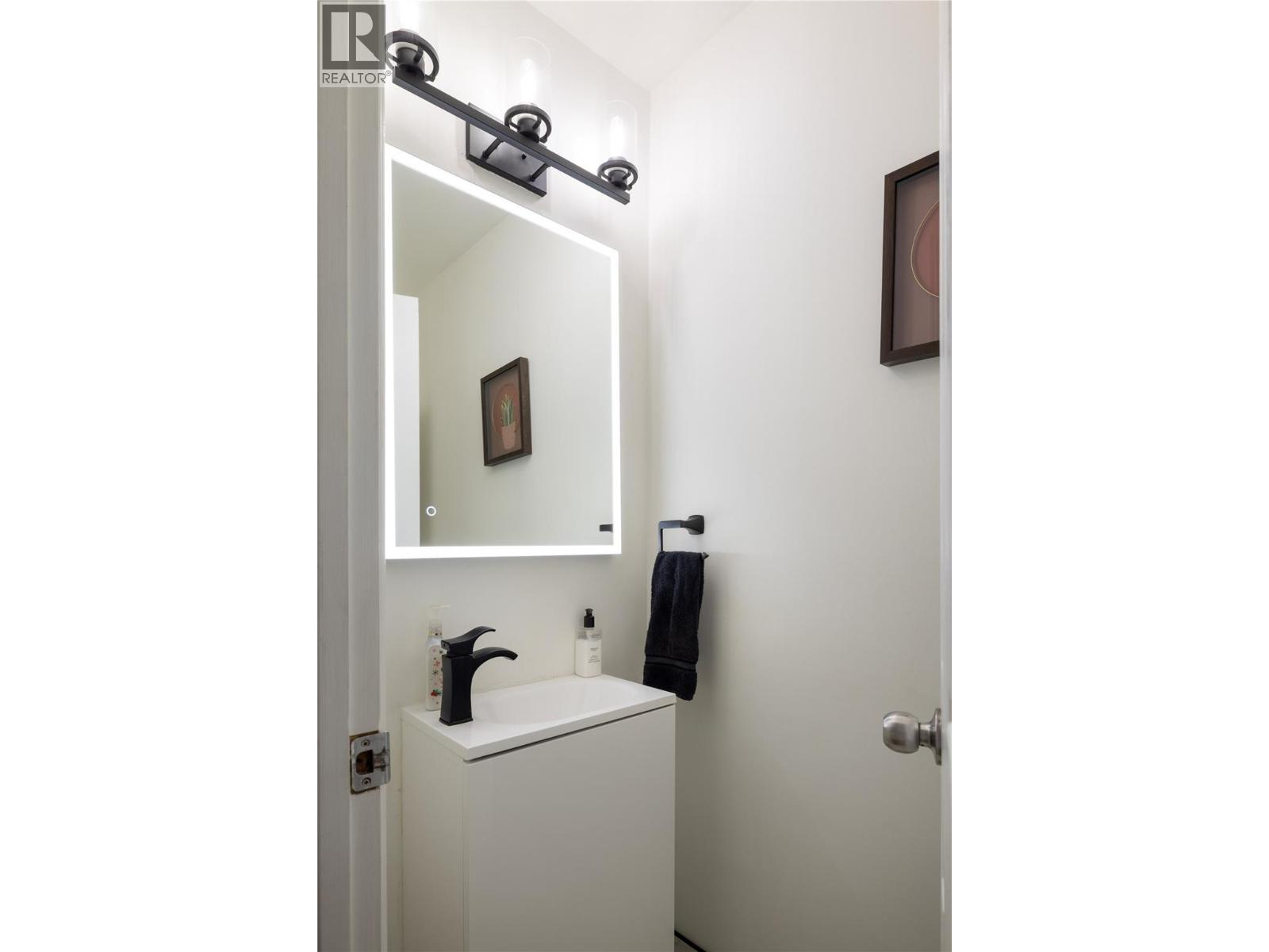 1420 Bernard Avenue, Kelowna