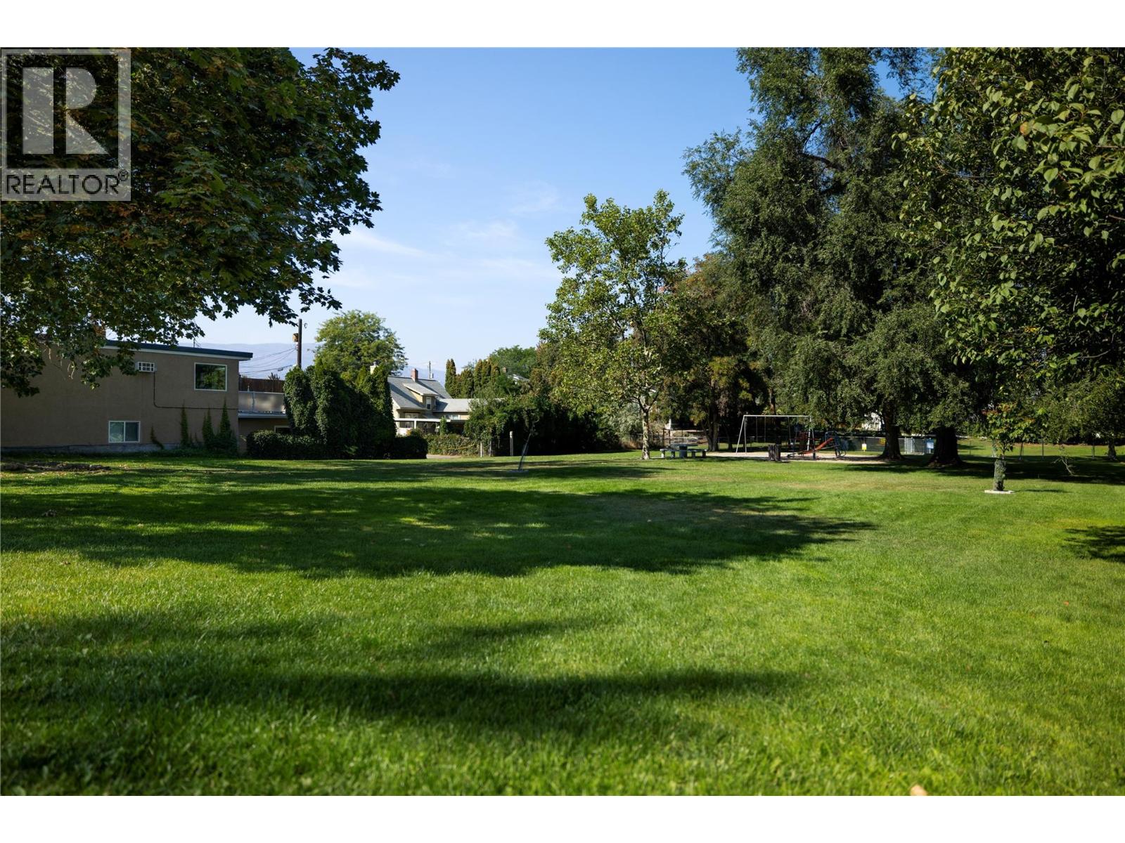  1420 Bernard Avenue, Kelowna