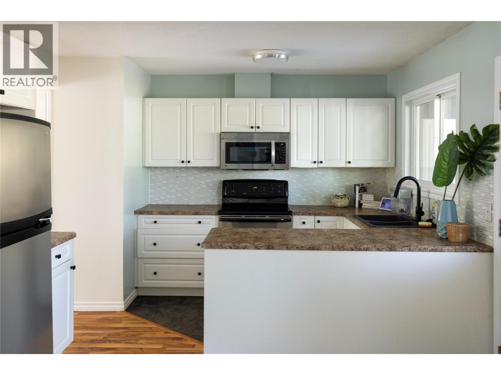  1420 Bernard Avenue, Kelowna
