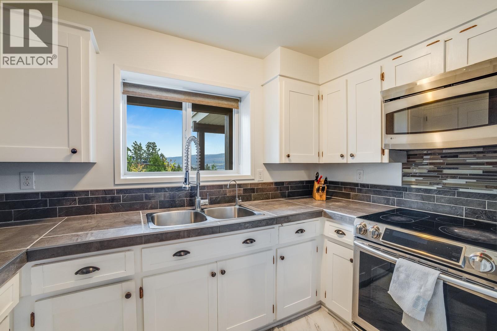  3137 Vector Drive, West Kelowna
