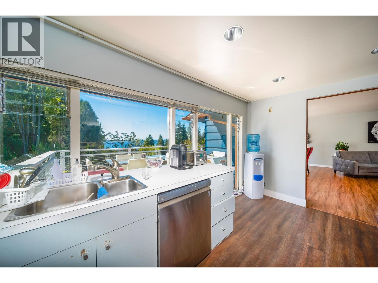 House in West Vancouver - Image 35