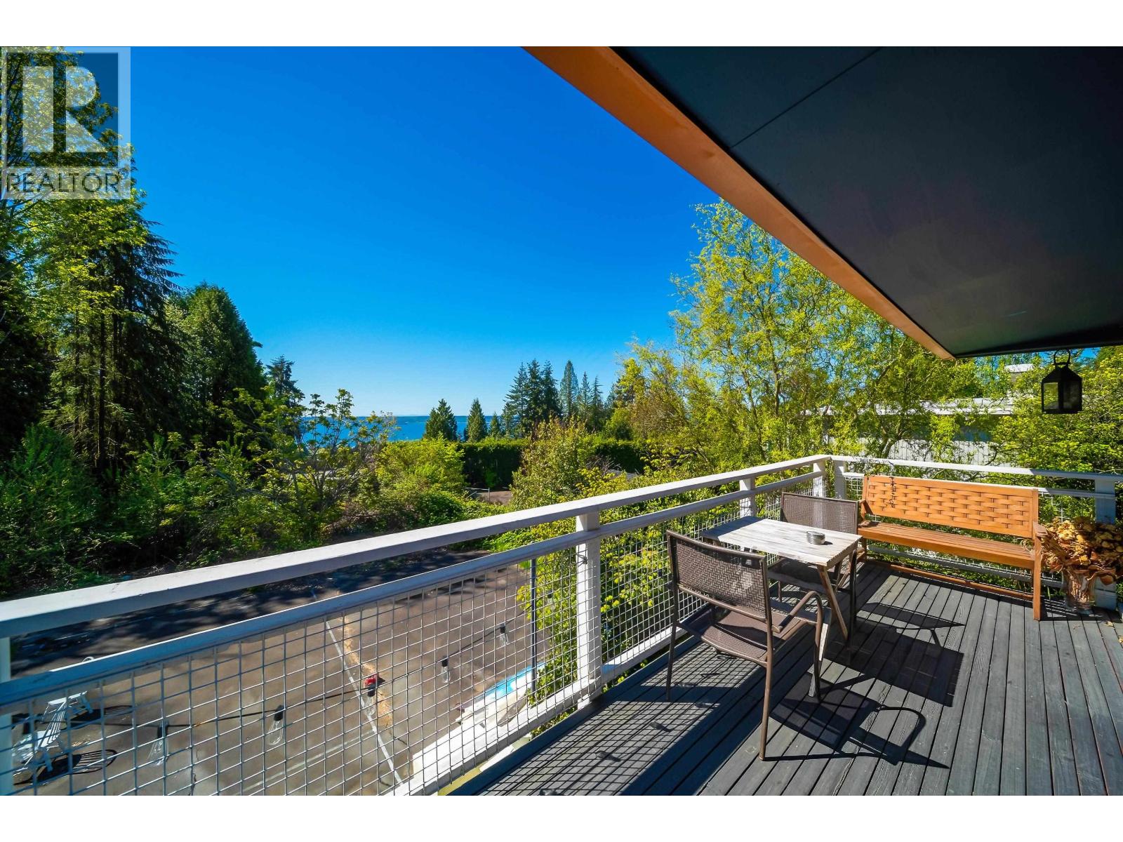 House in West Vancouver - Image 14