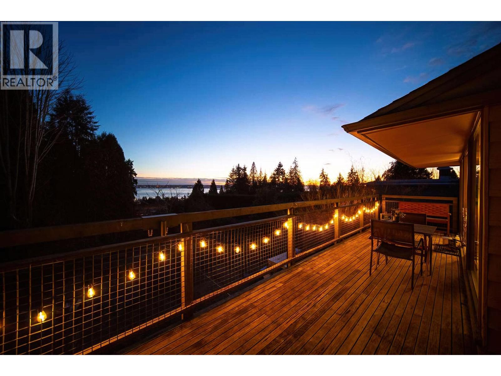 House in West Vancouver - Image 15
