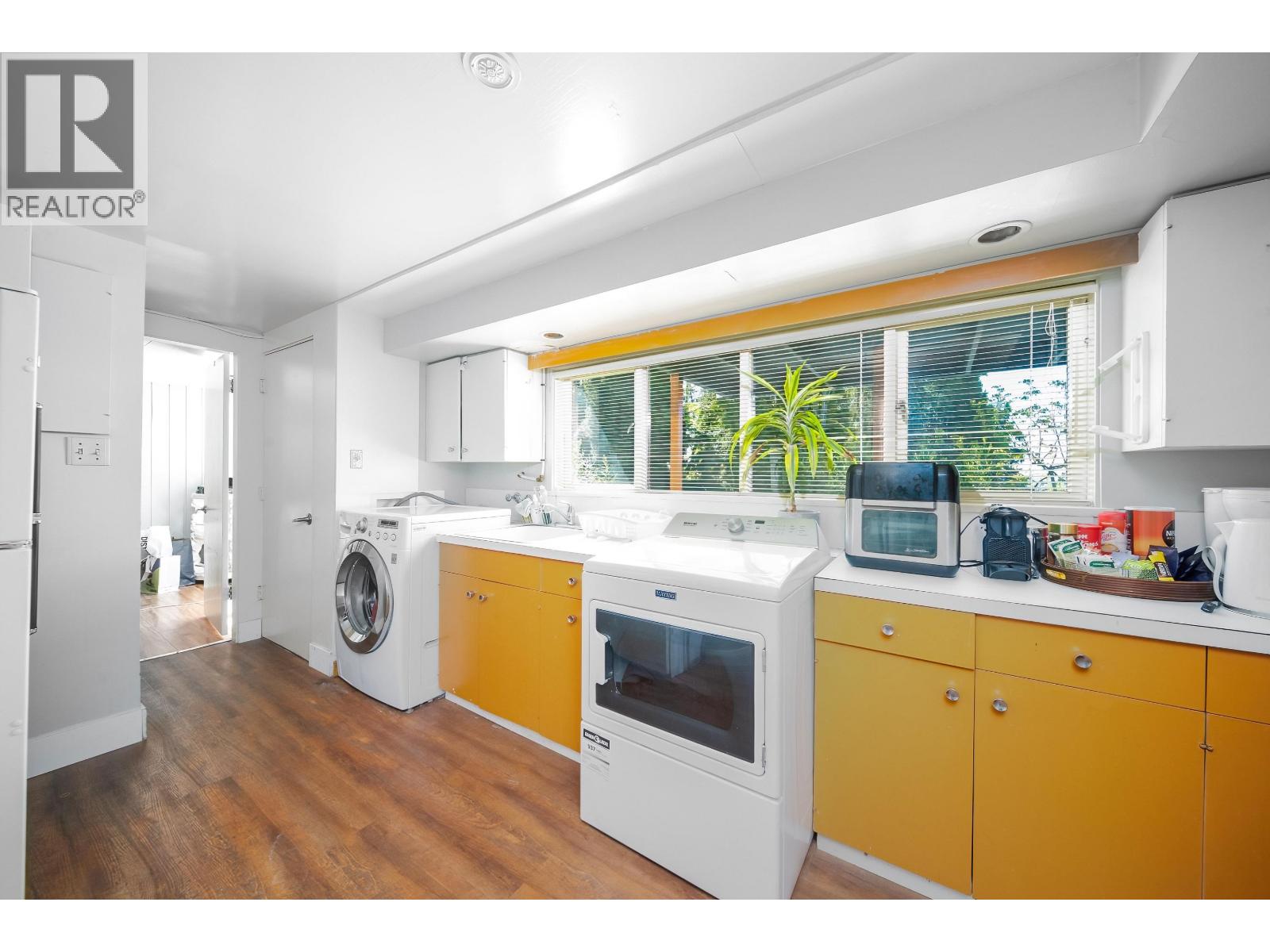 House in West Vancouver - Image 36
