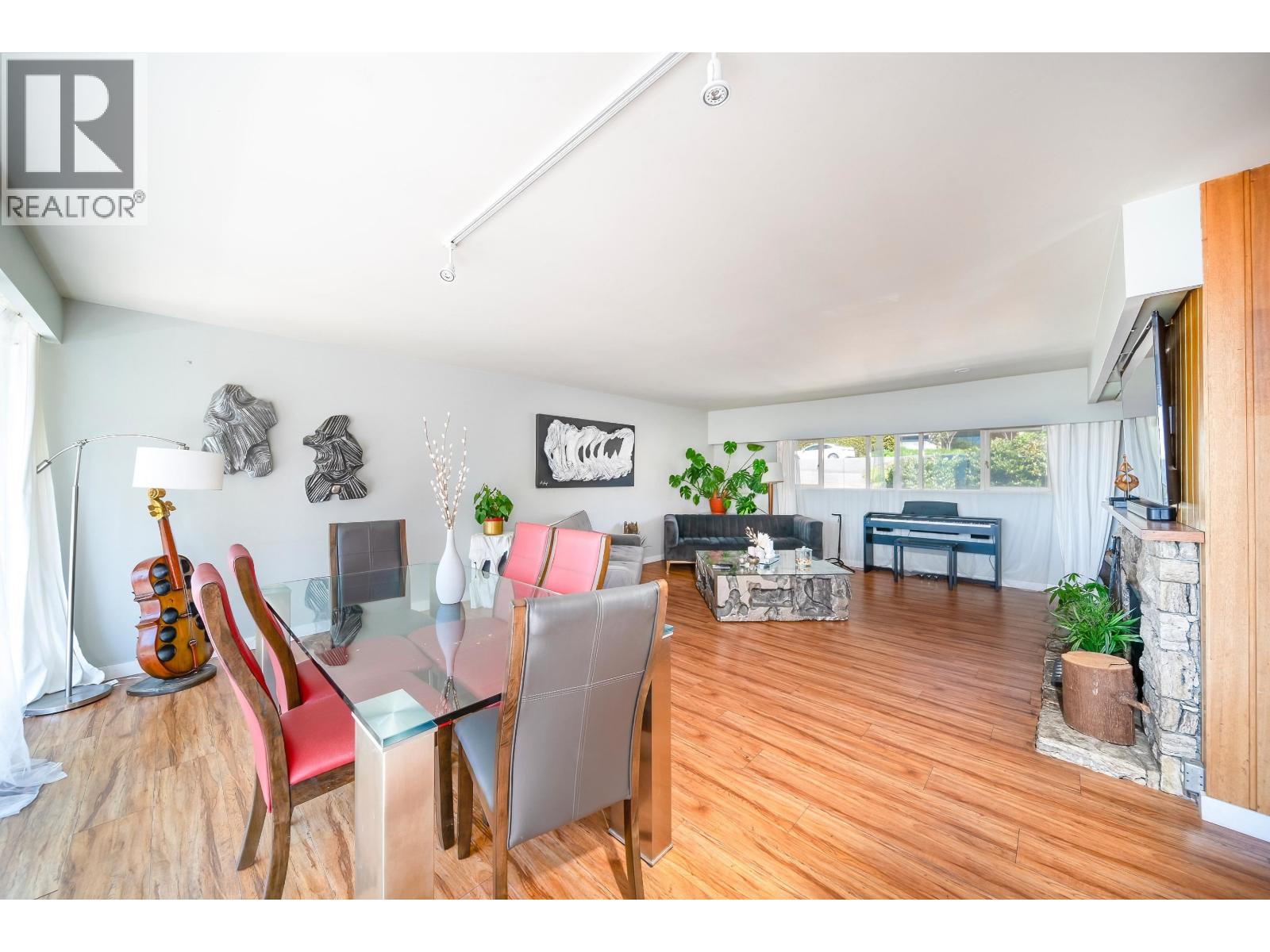 House in West Vancouver - Image 40