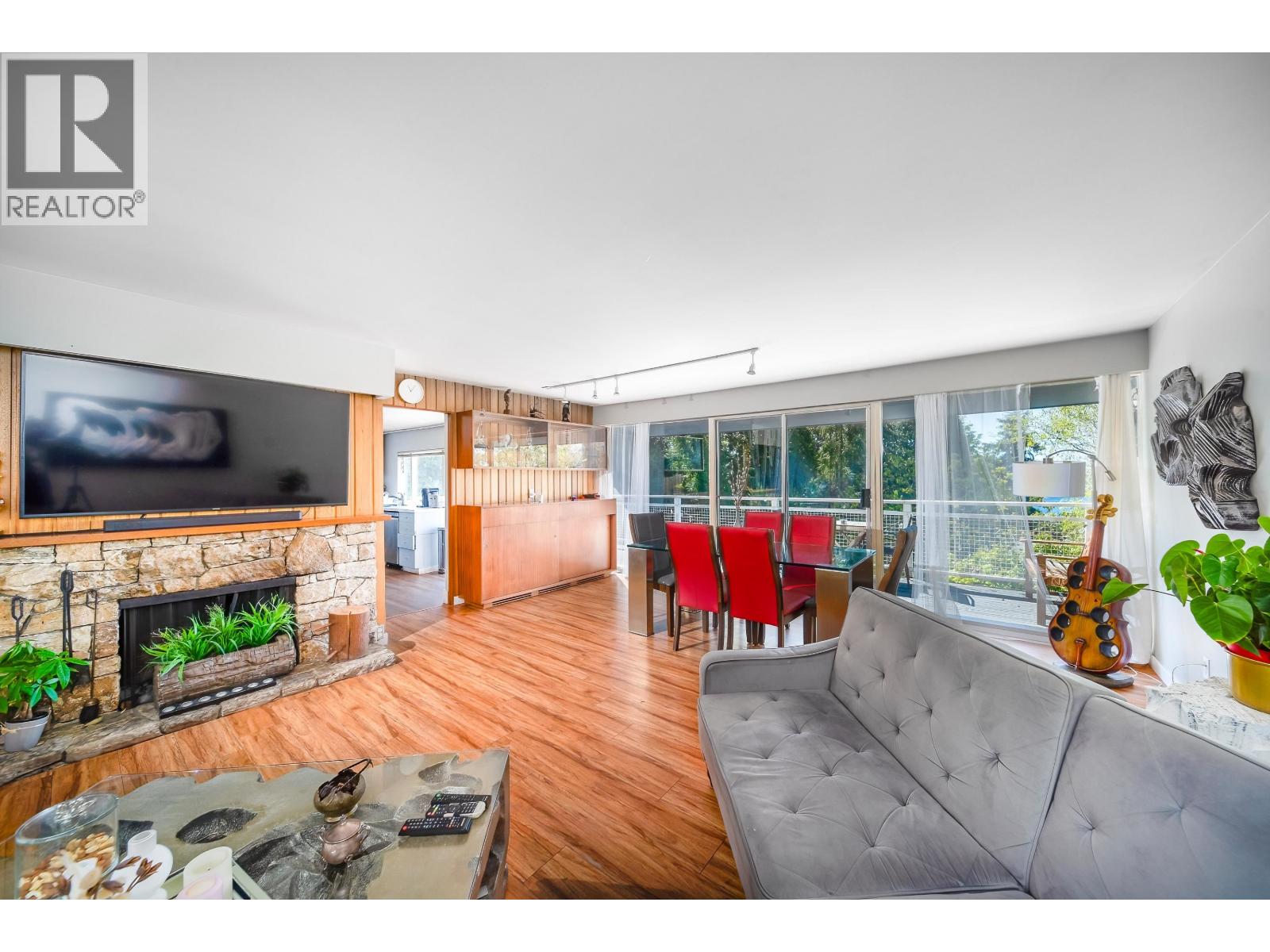 House in West Vancouver - Image 37