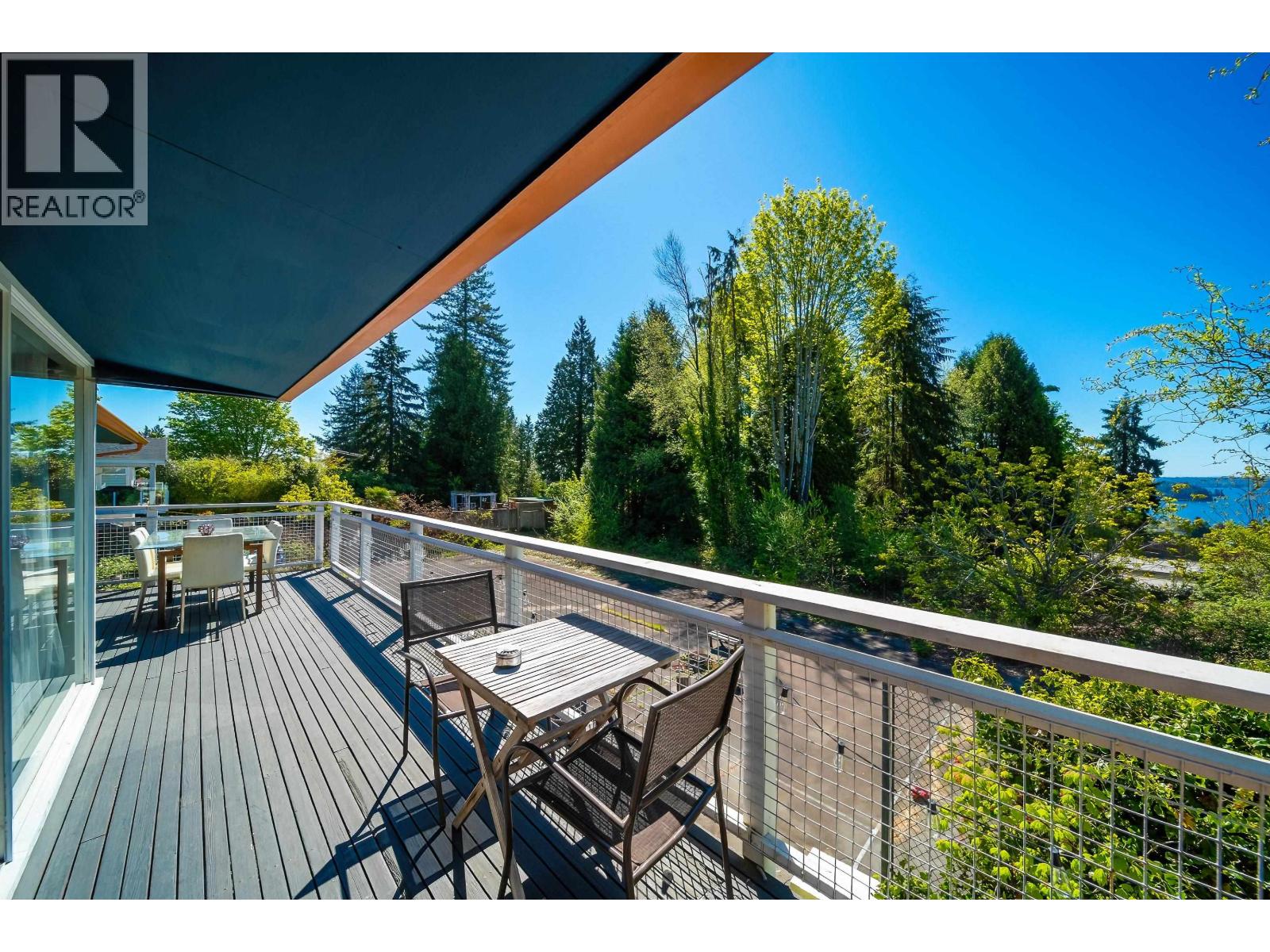 House in West Vancouver - Image 16