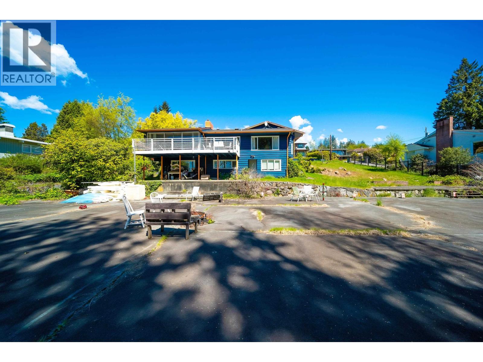House in West Vancouver - Image 28