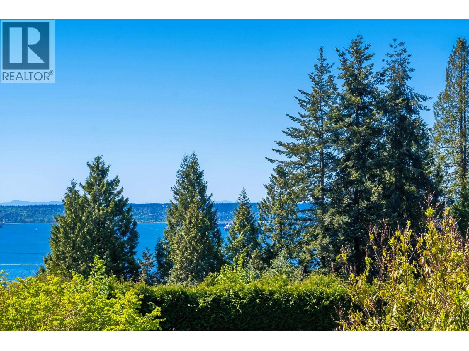 House in West Vancouver - Image 33