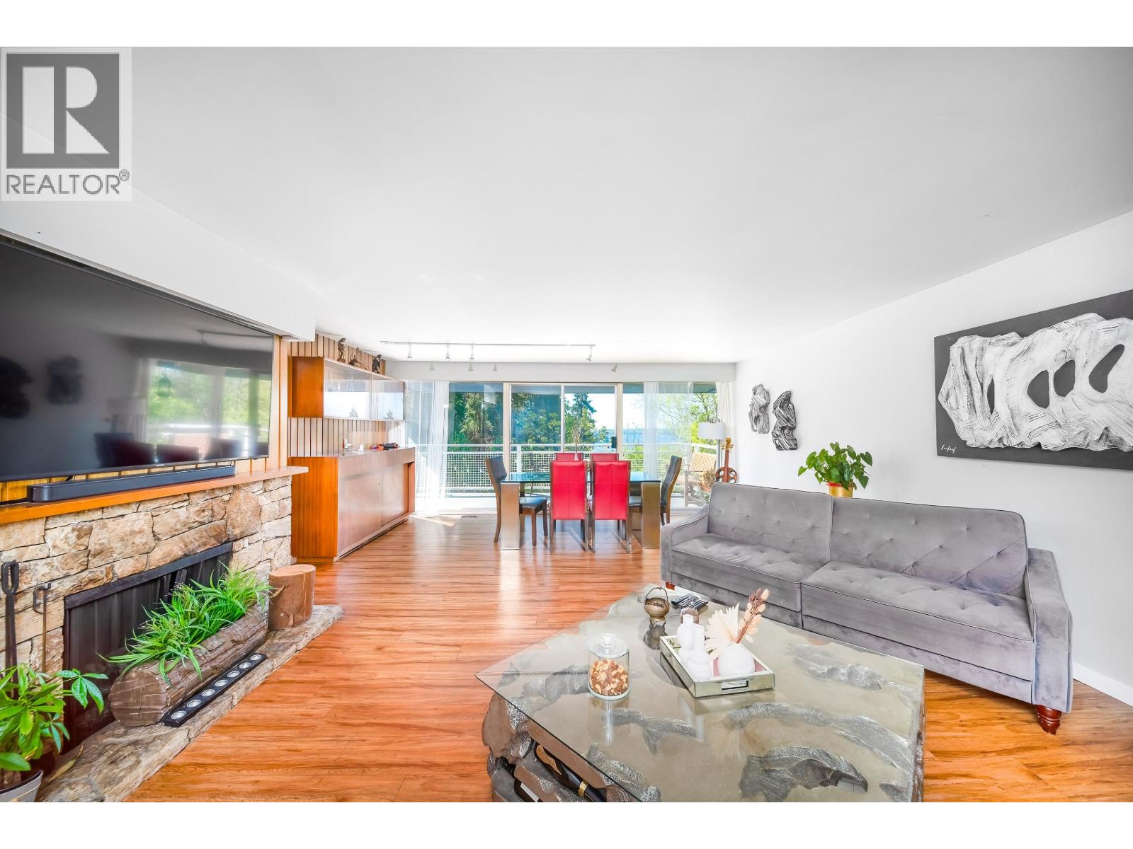House in West Vancouver - Image 39