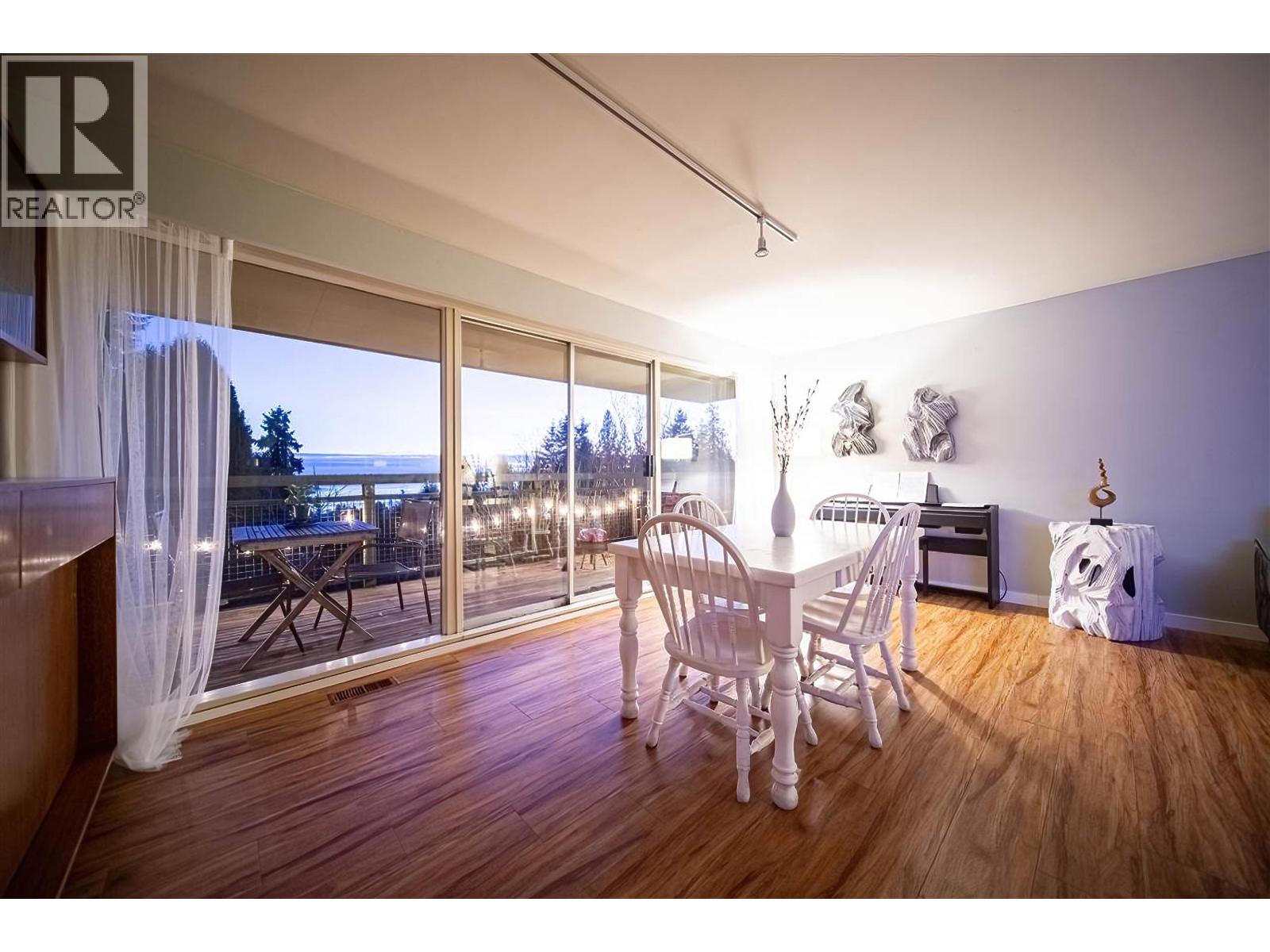 House in West Vancouver - Image 7