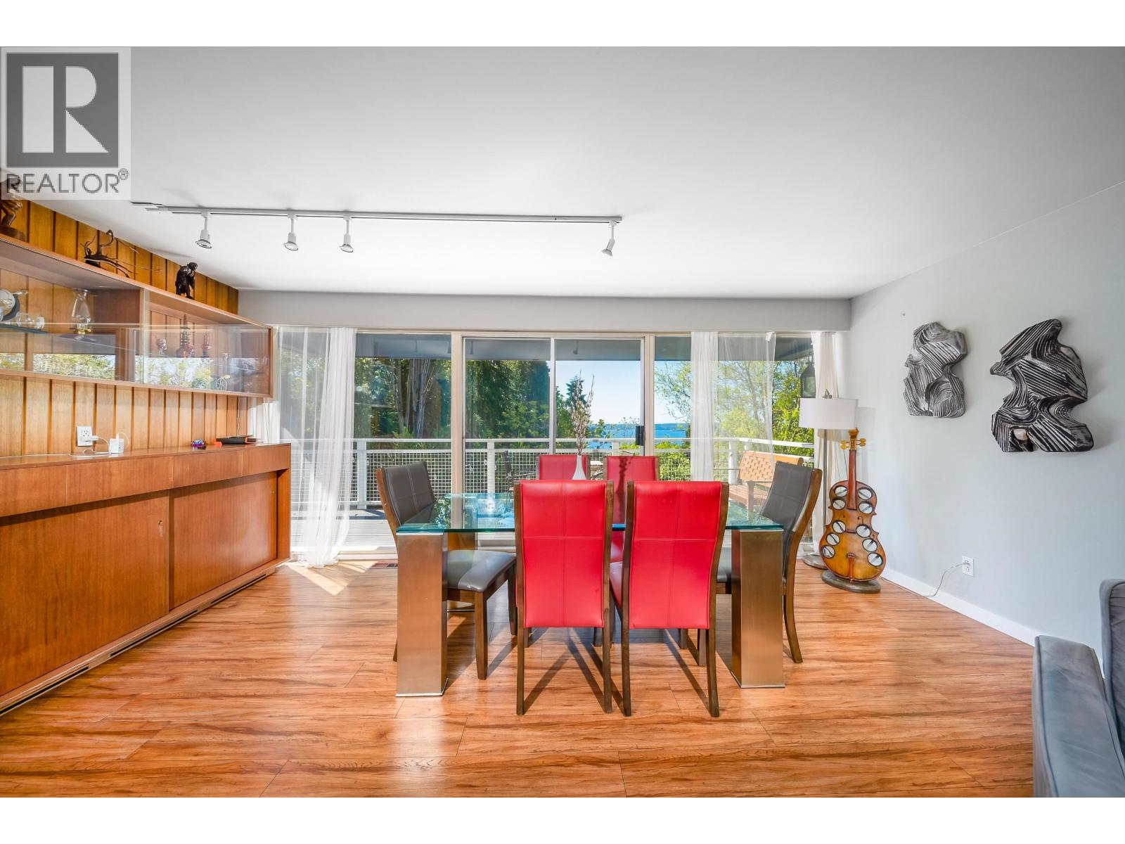 House in West Vancouver - Image 34