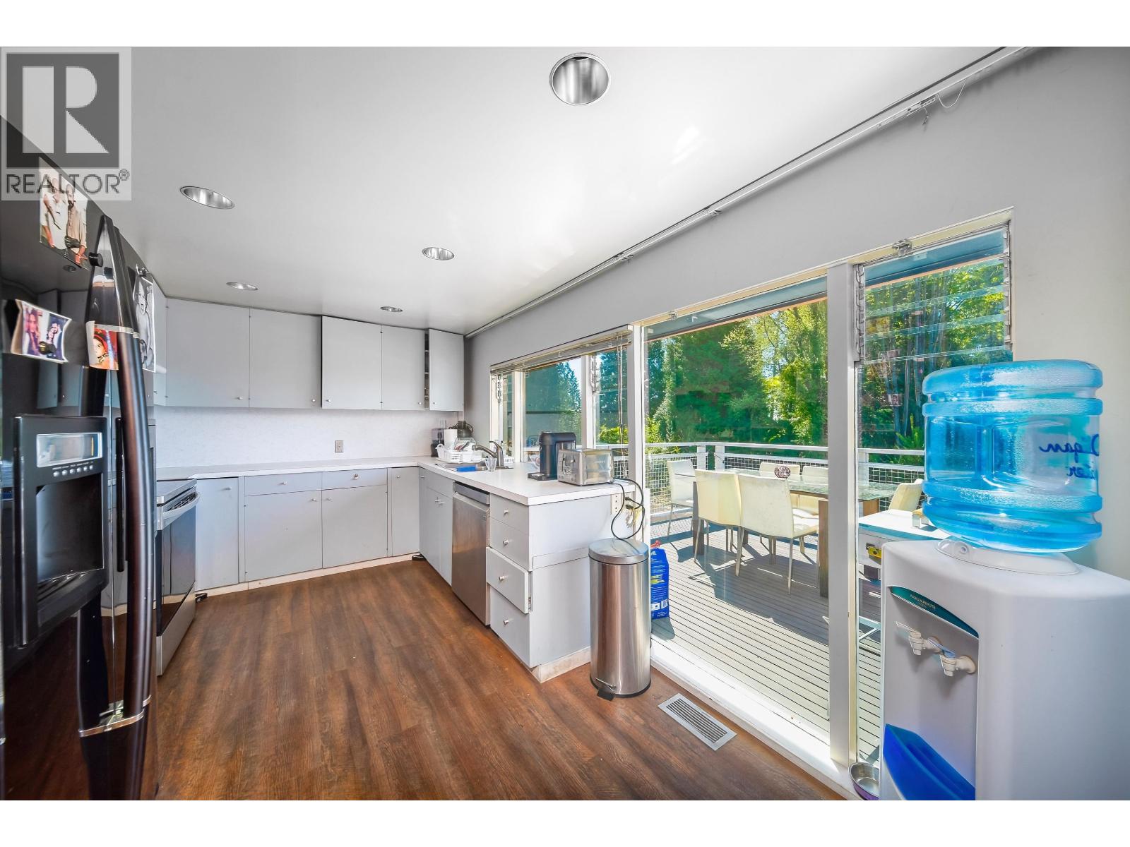 House in West Vancouver - Image 38