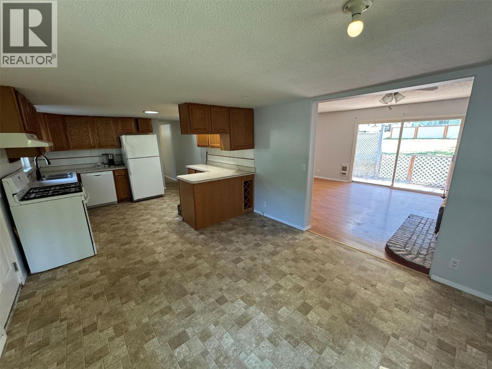 568 N Kimberly Avenue - photo 2