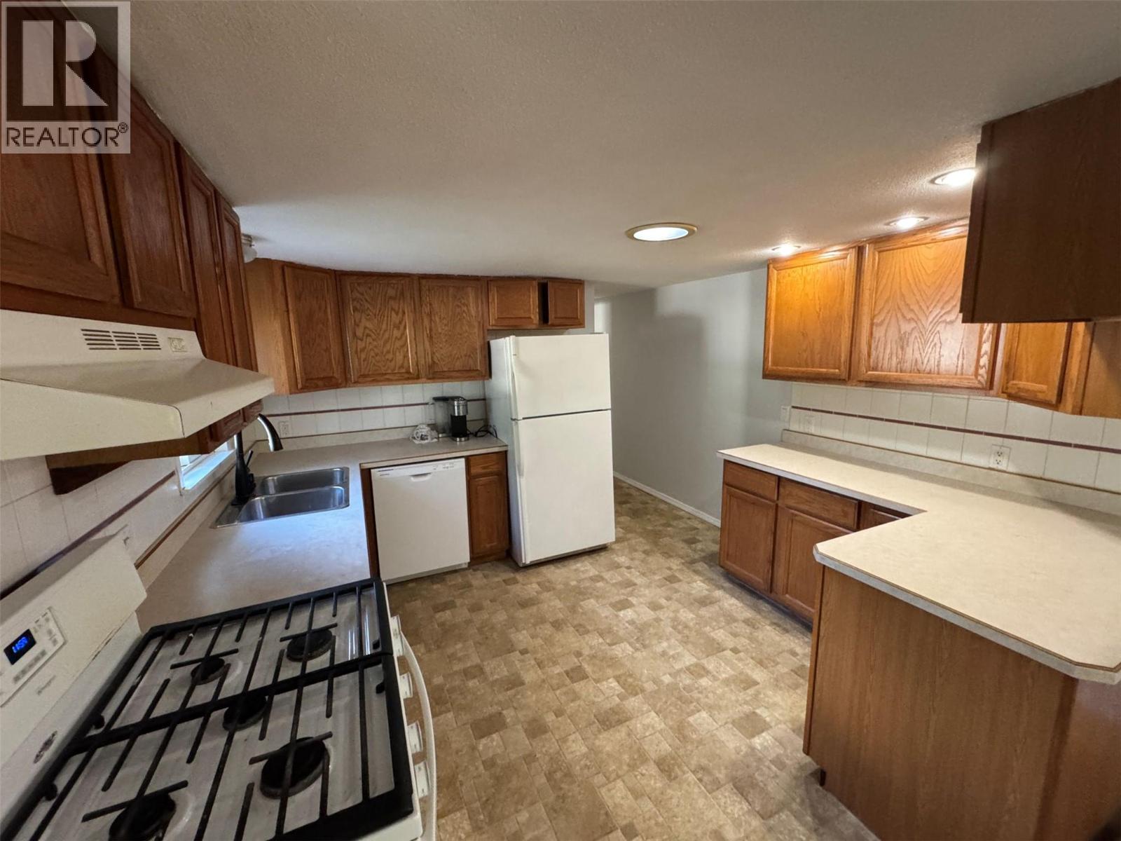 568 N KIMBERLY AVENUE - Image 3