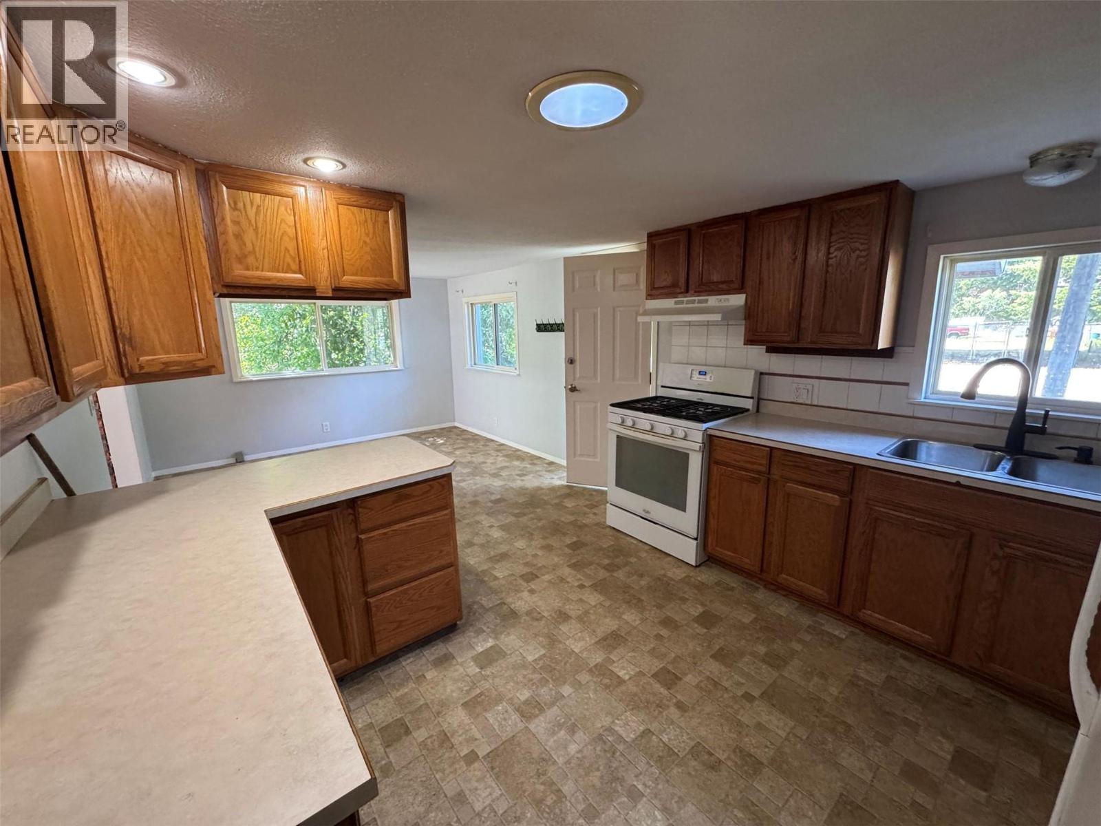 568 N KIMBERLY AVENUE - 5