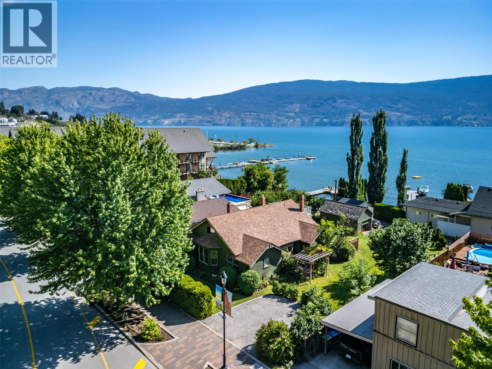 12609 Lakeshore Drive South, Summerland