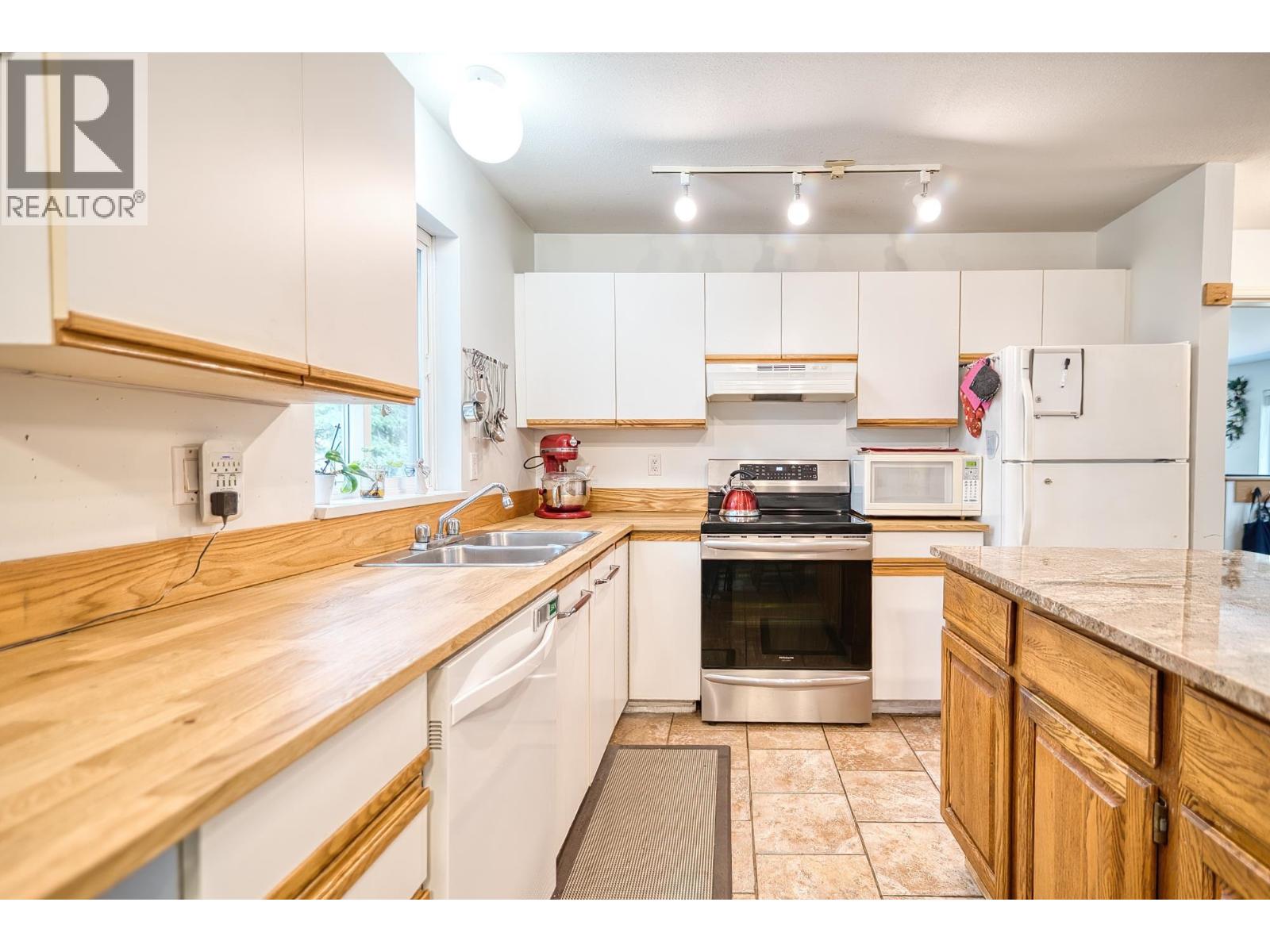 7955 CONNOR ROAD, Halfmoon Bay