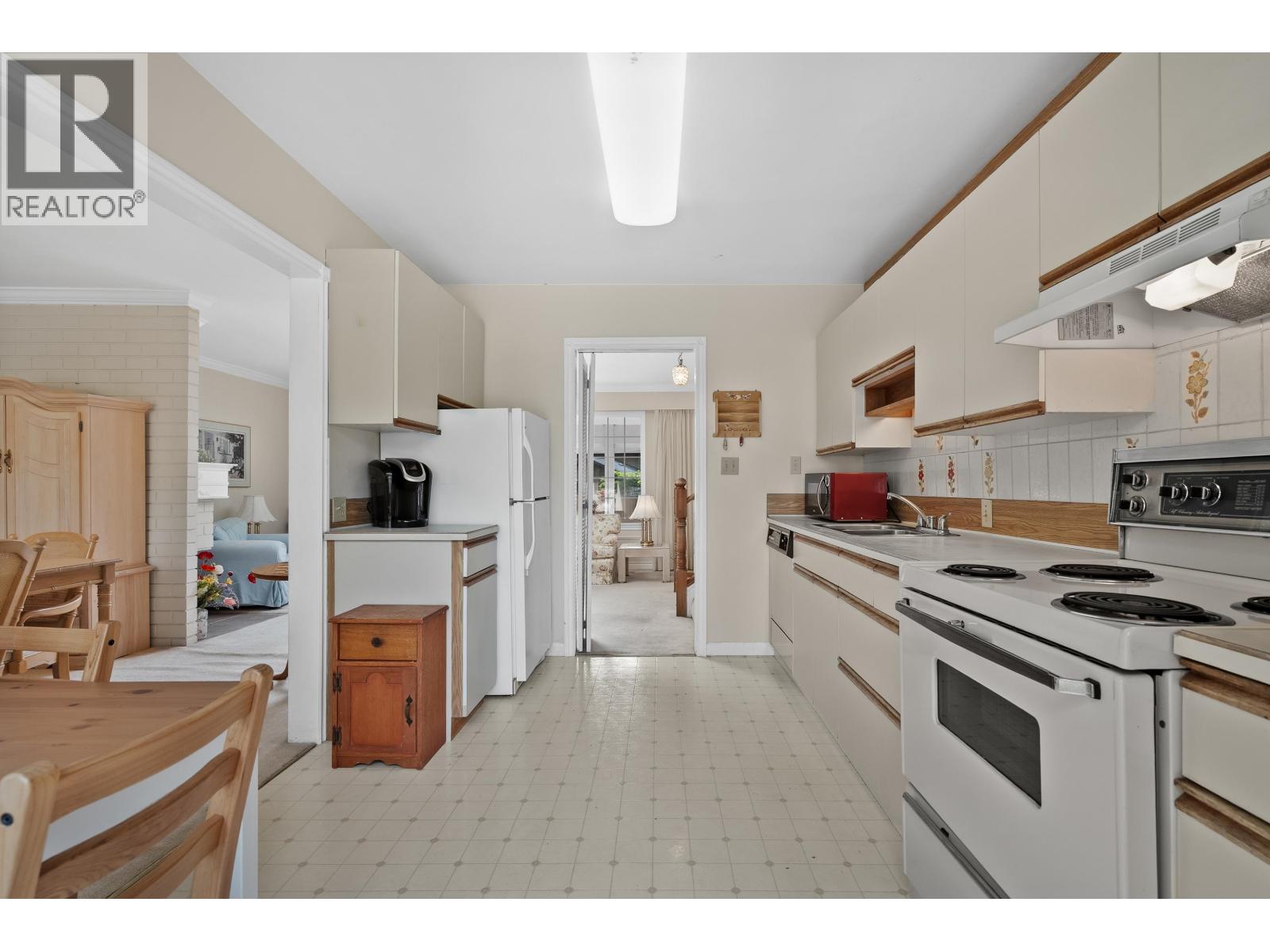 5823 17A AVENUE, Delta