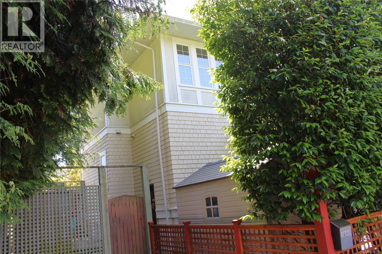  1046 St. Charles Street, Victoria