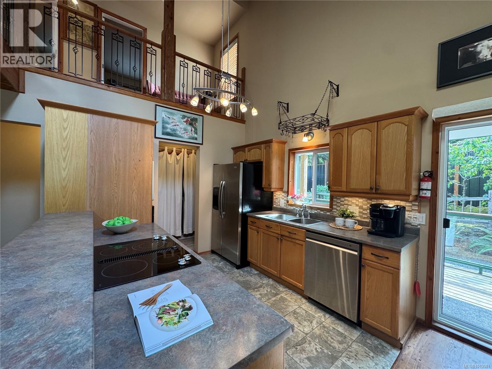 714 Charter Rd, Mayne Island