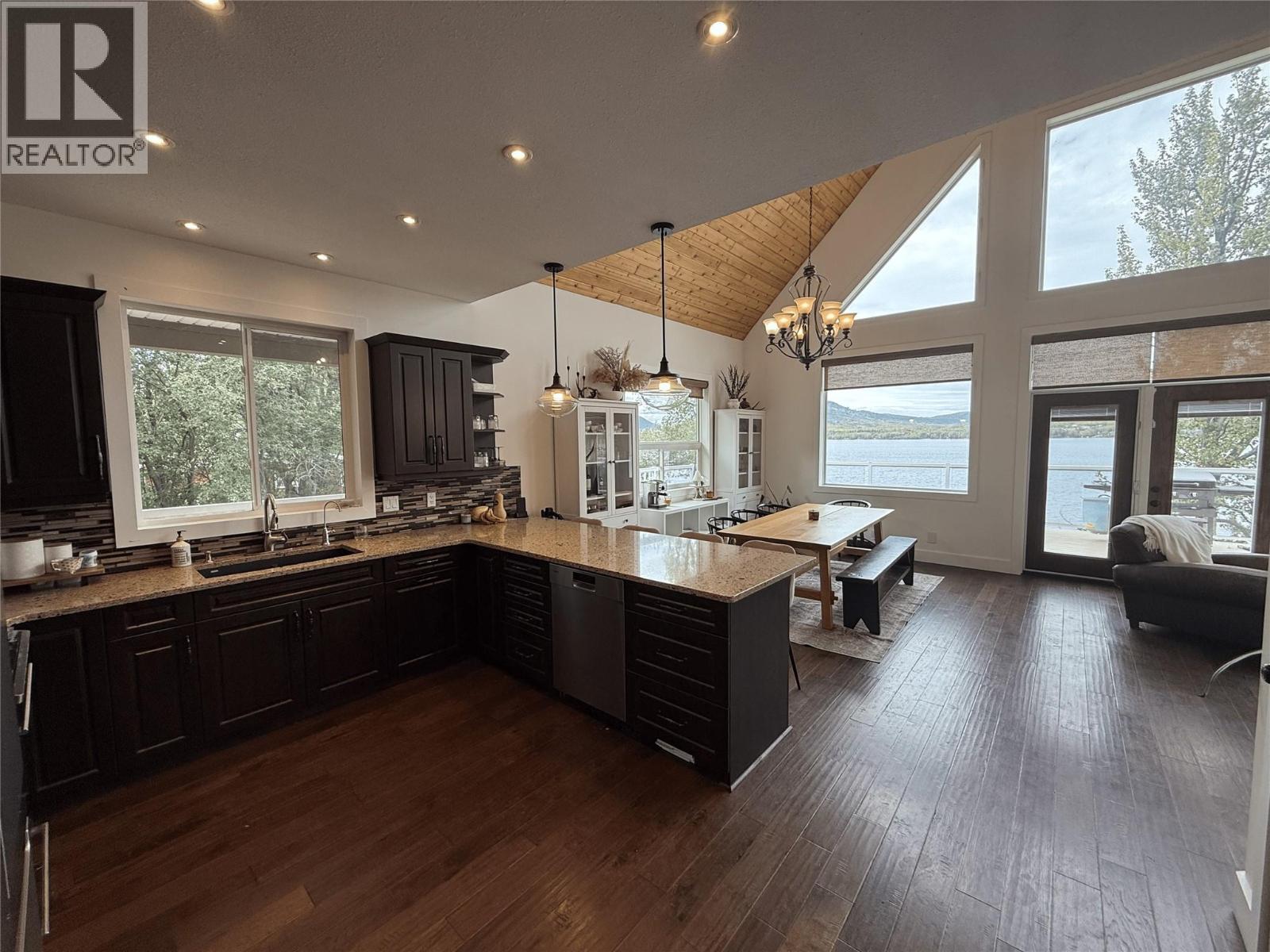 6986 South Moberly Lake Road, Moberly Lake