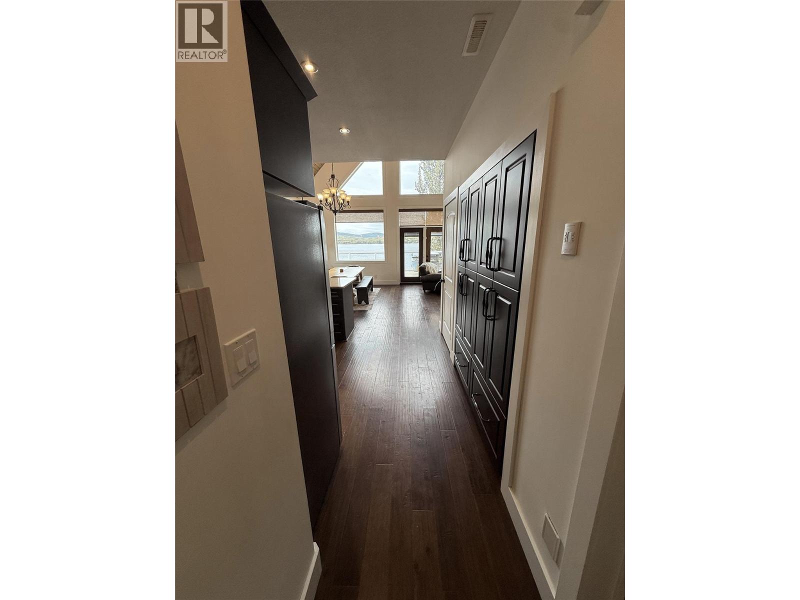 6986 South Moberly Lake Road, Moberly Lake