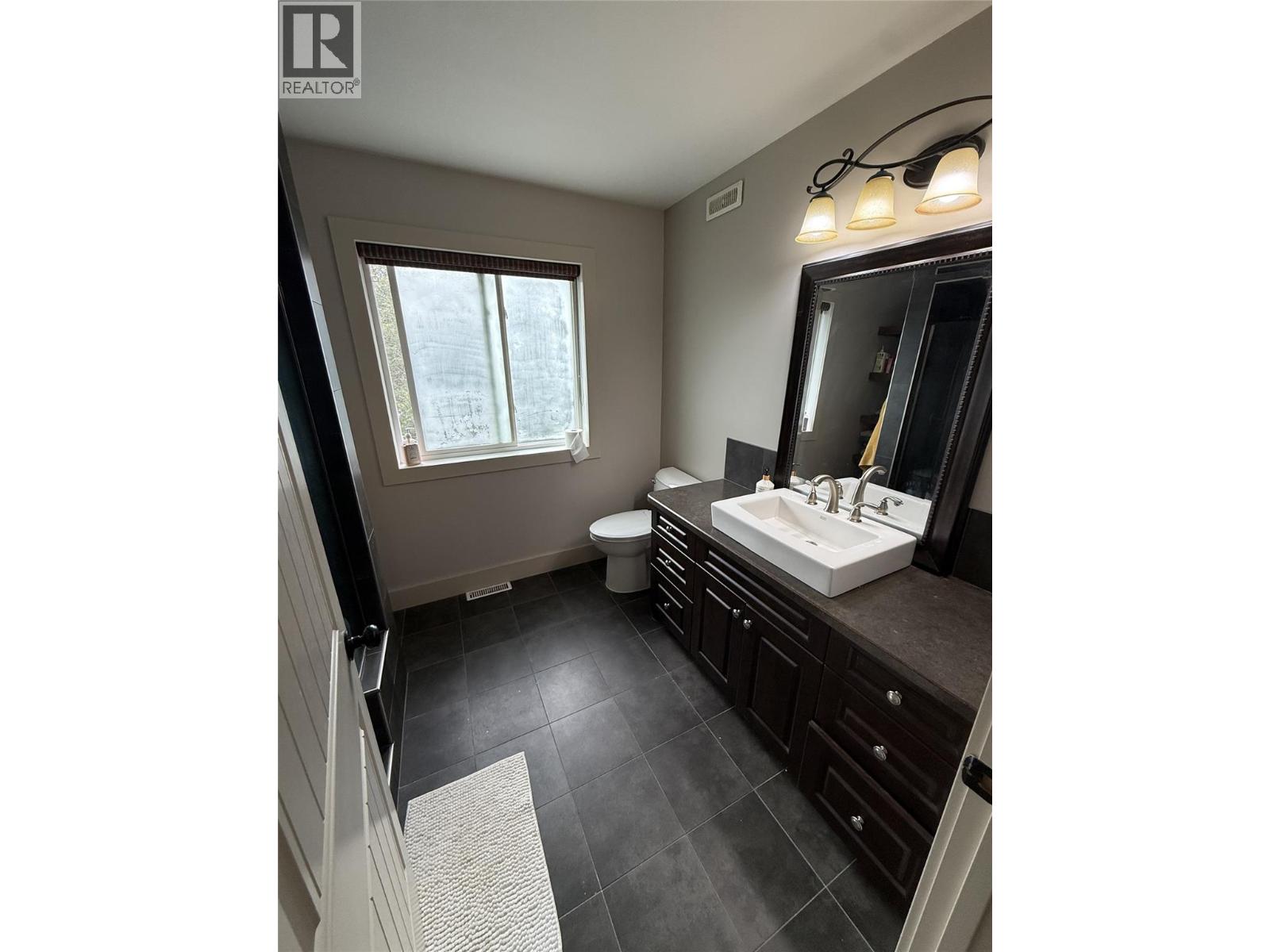 6986 South Moberly Lake Road, Moberly Lake