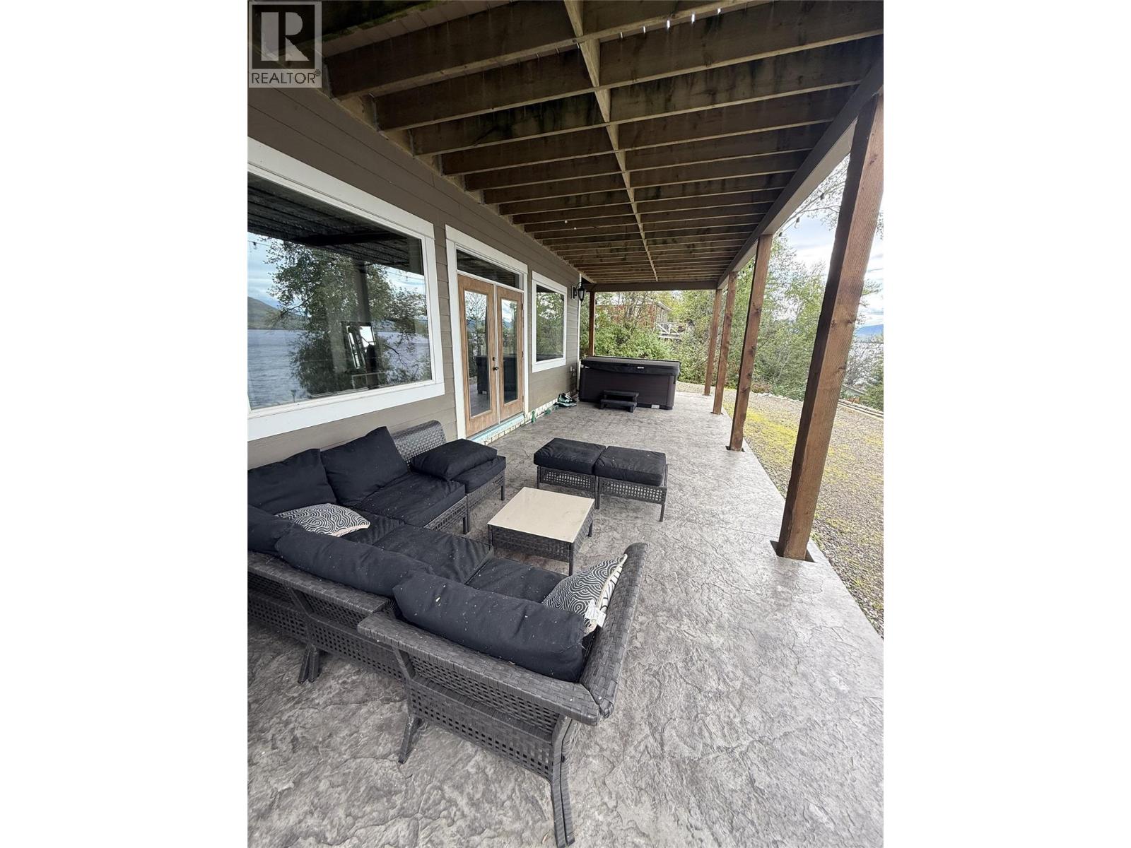 6986 South Moberly Lake Road, Moberly Lake