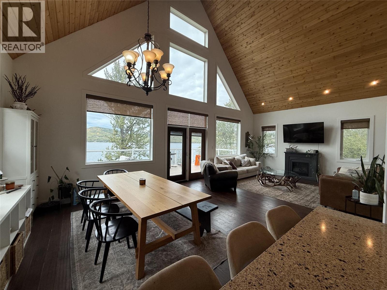 6986 South Moberly Lake Road, Moberly Lake