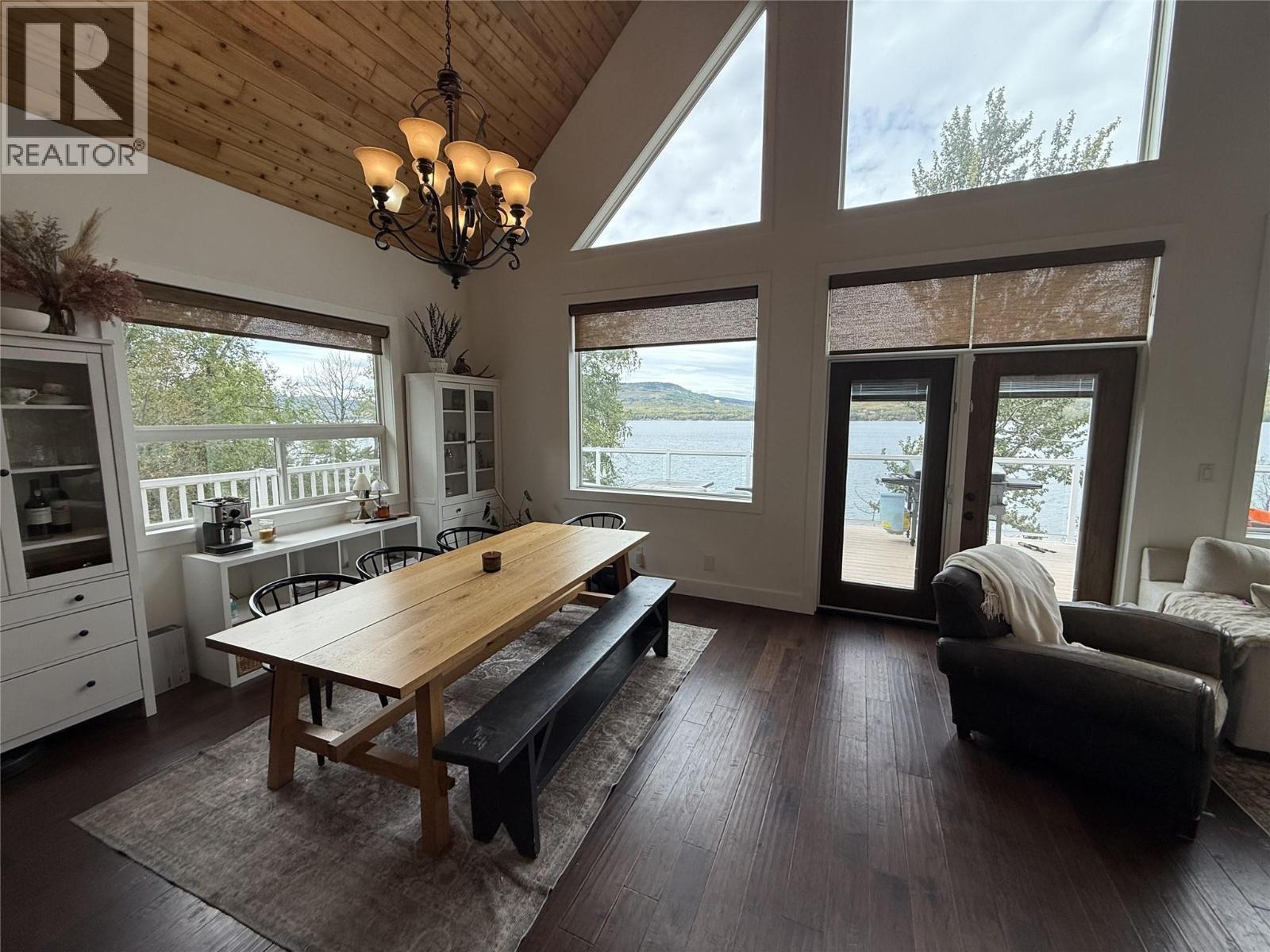 6986 South Moberly Lake Road, Moberly Lake