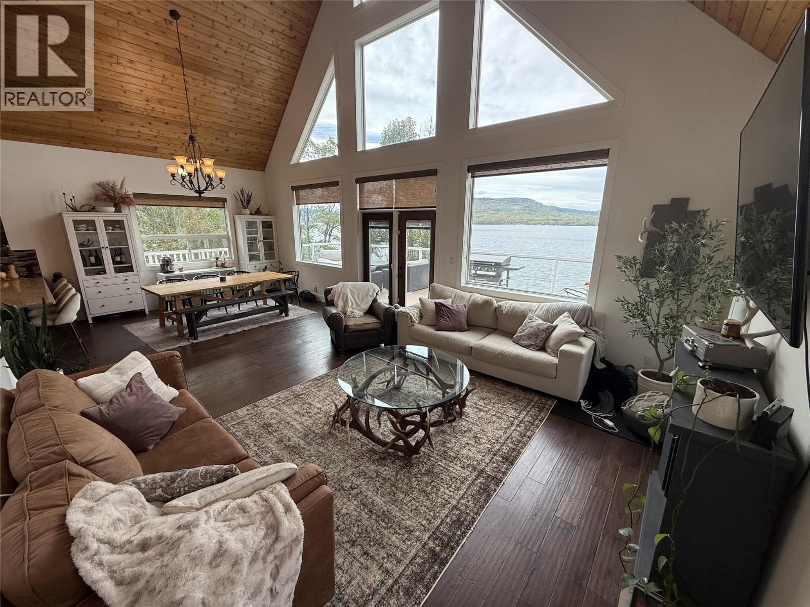 6986 South Moberly Lake Road, Moberly Lake