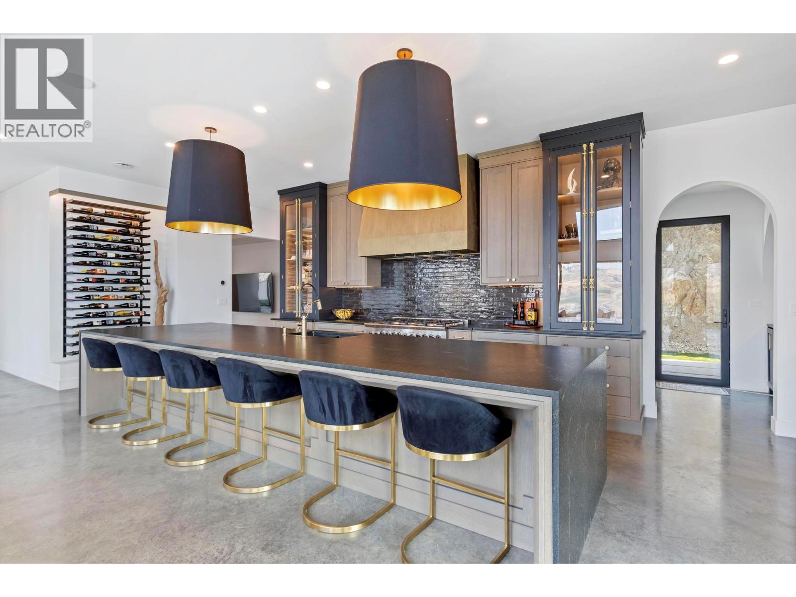  120 Sunset Boulevard, Vernon