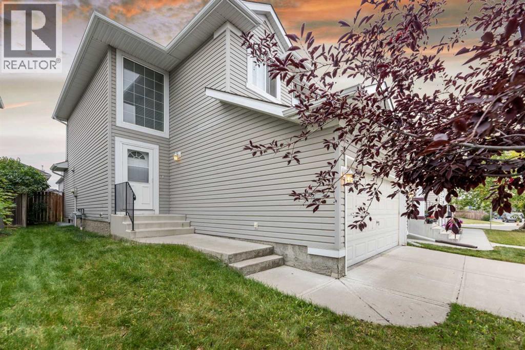 Single Family House for Sale in  Covewood Manor NE Coventry Hills Calgary 
