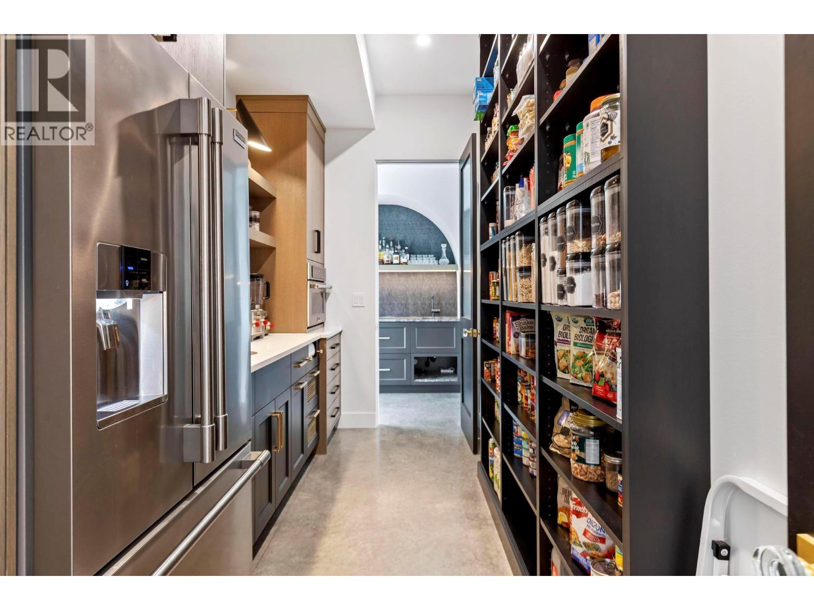  120 Sunset Boulevard, Vernon