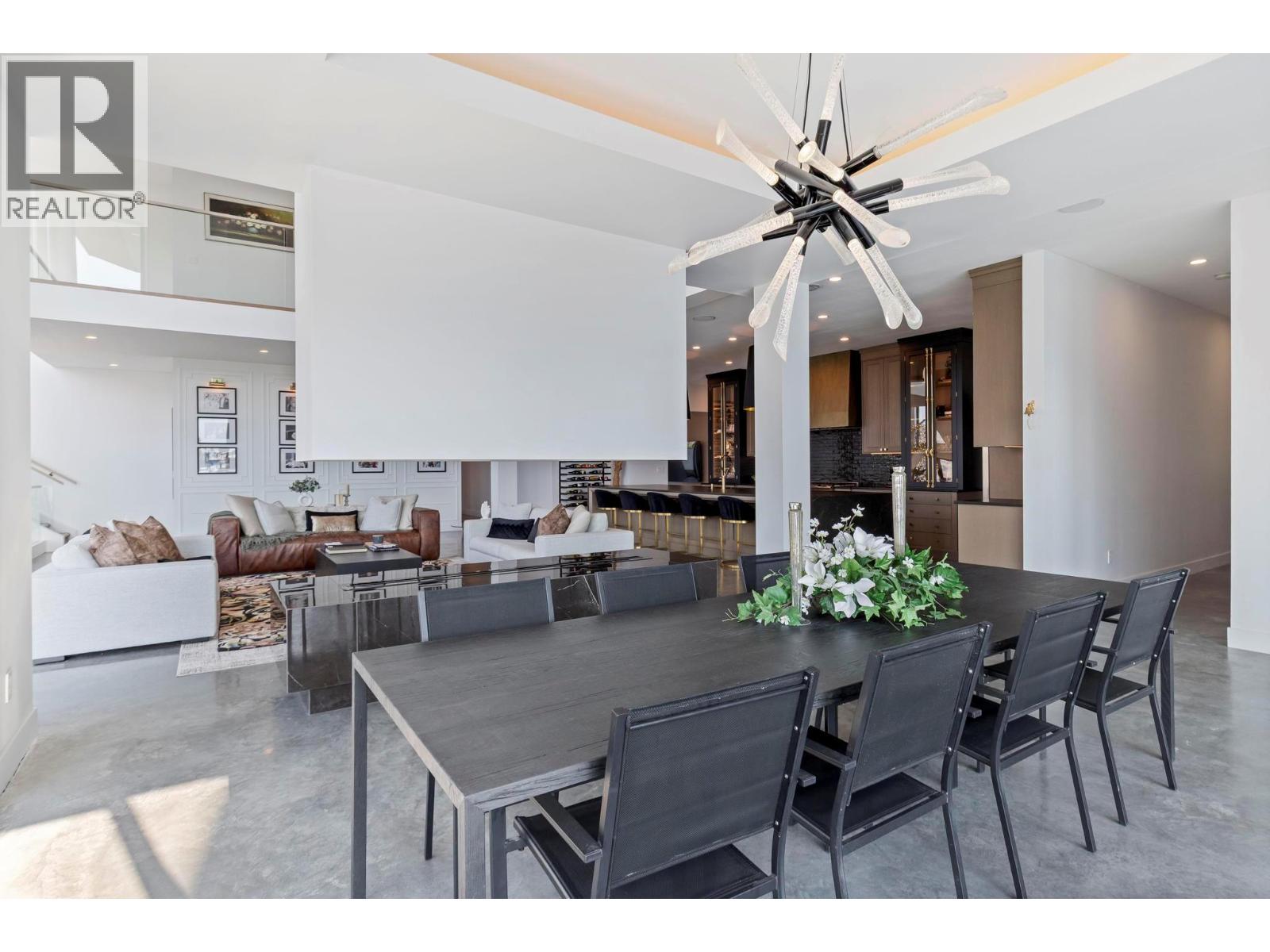  120 Sunset Boulevard, Vernon