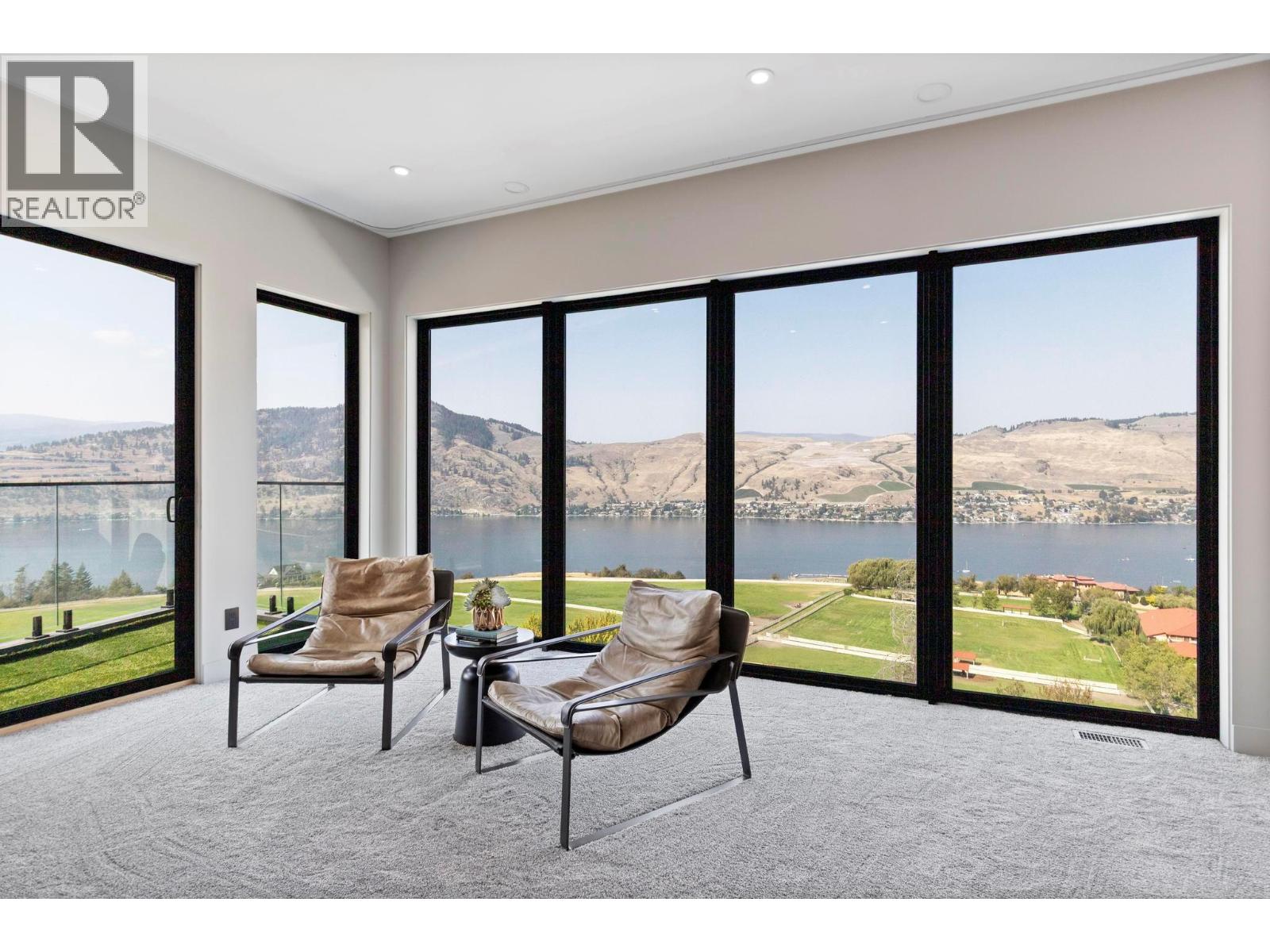  120 Sunset Boulevard, Vernon