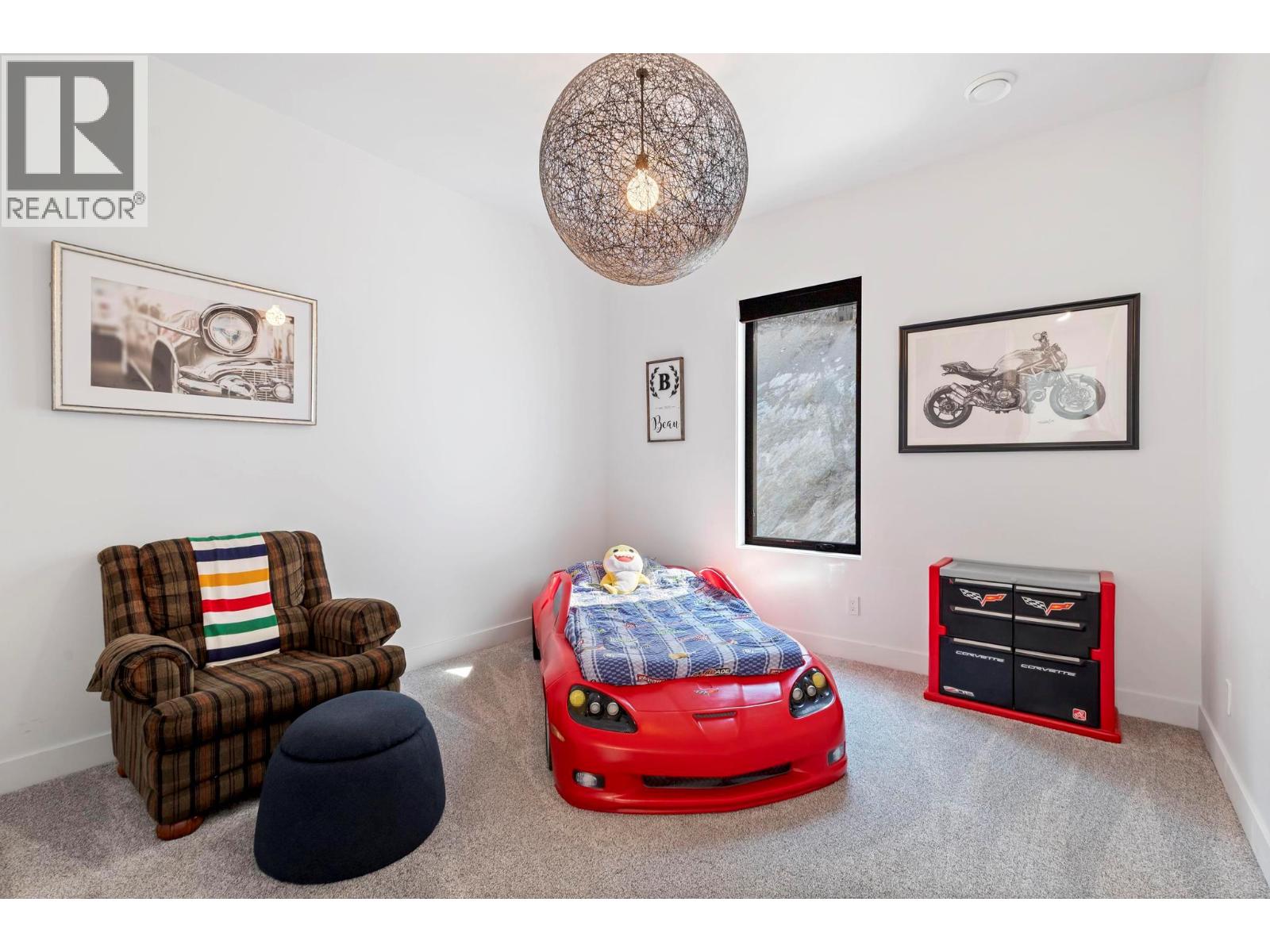  120 Sunset Boulevard, Vernon