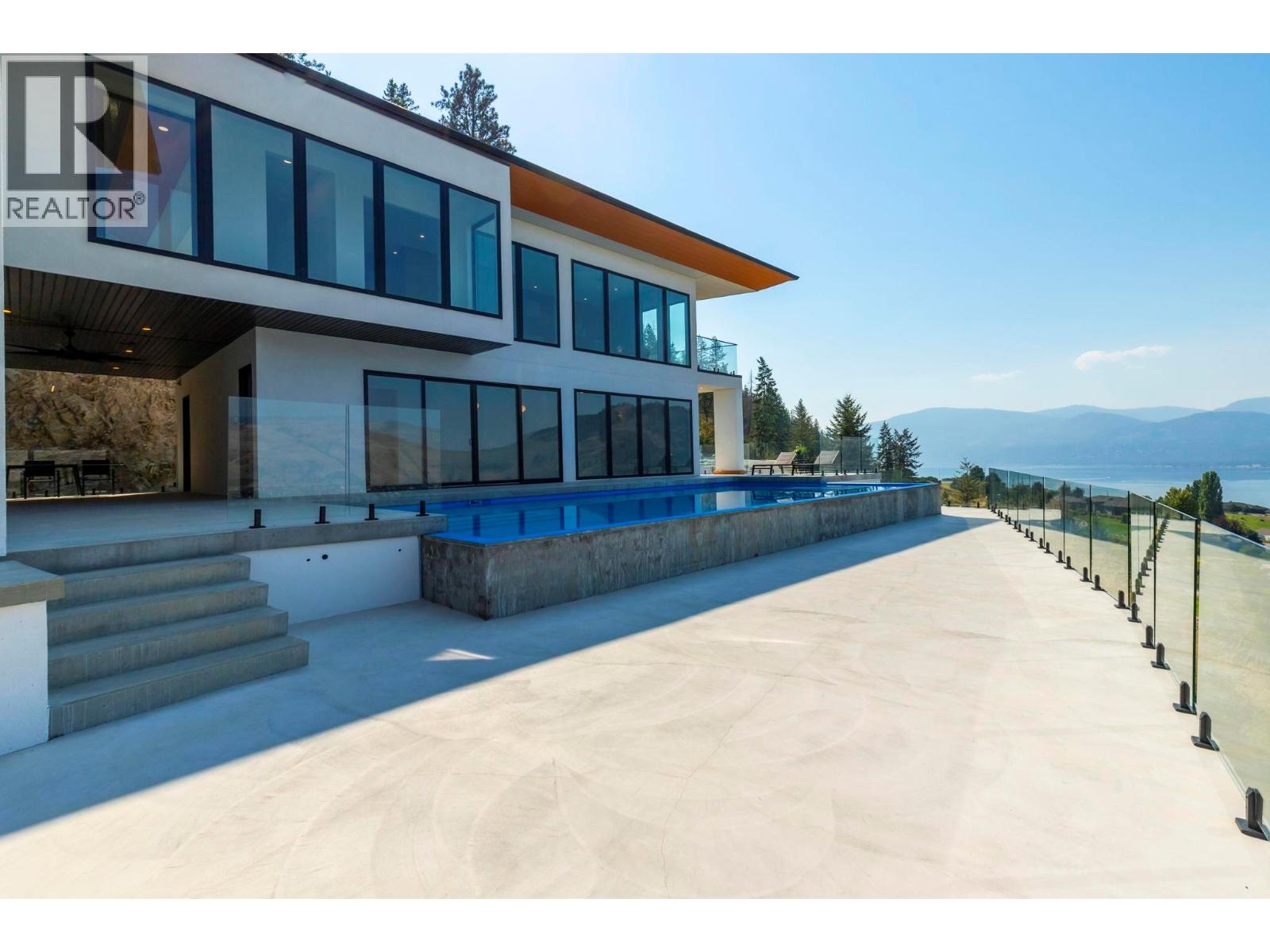  120 Sunset Boulevard, Vernon