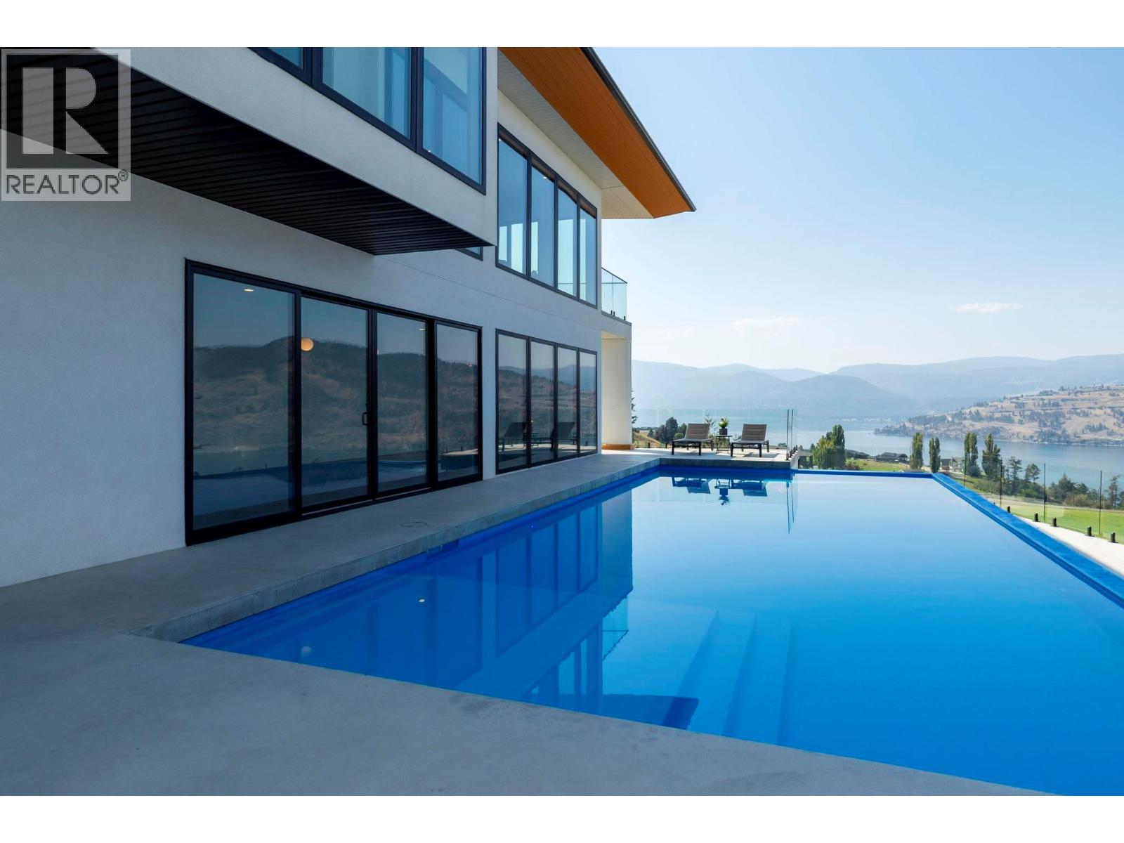  120 Sunset Boulevard, Vernon